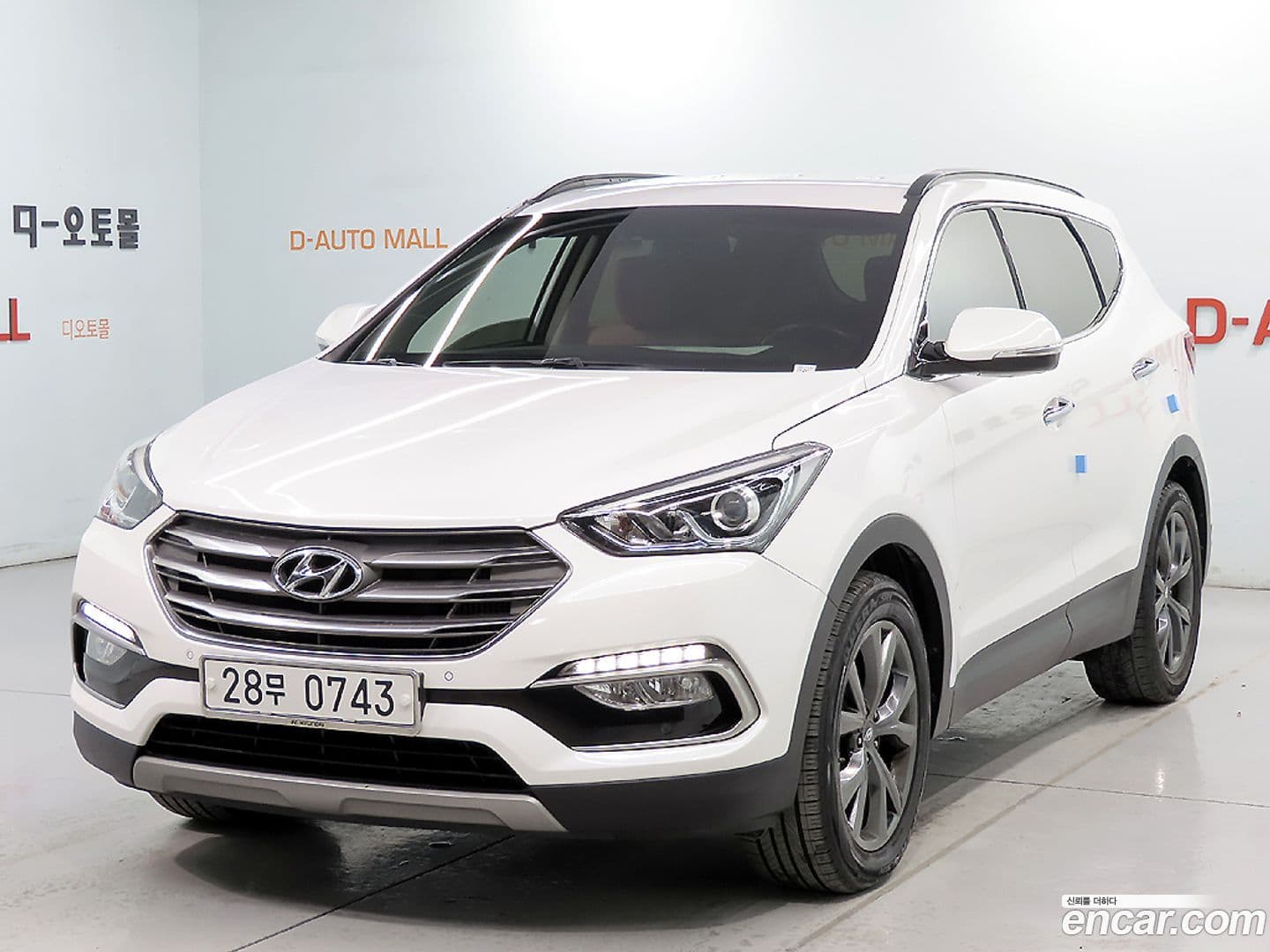 Main__Slider__Photo:Santafe Hyundai 2016.5-0