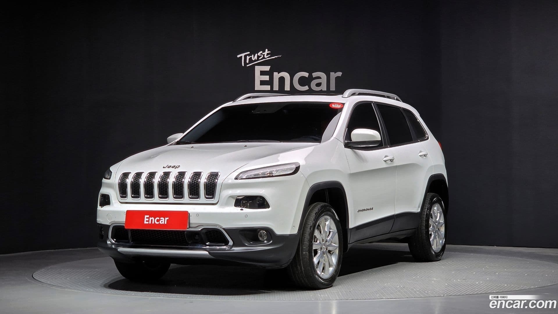 Main__Slider__Photo:Cherokee Jeep 2017.5-0