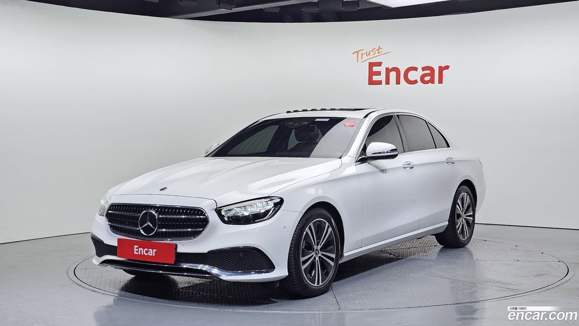 Main__Slider__Photo:E-Class Mercedes-Benz 2021.1-0
