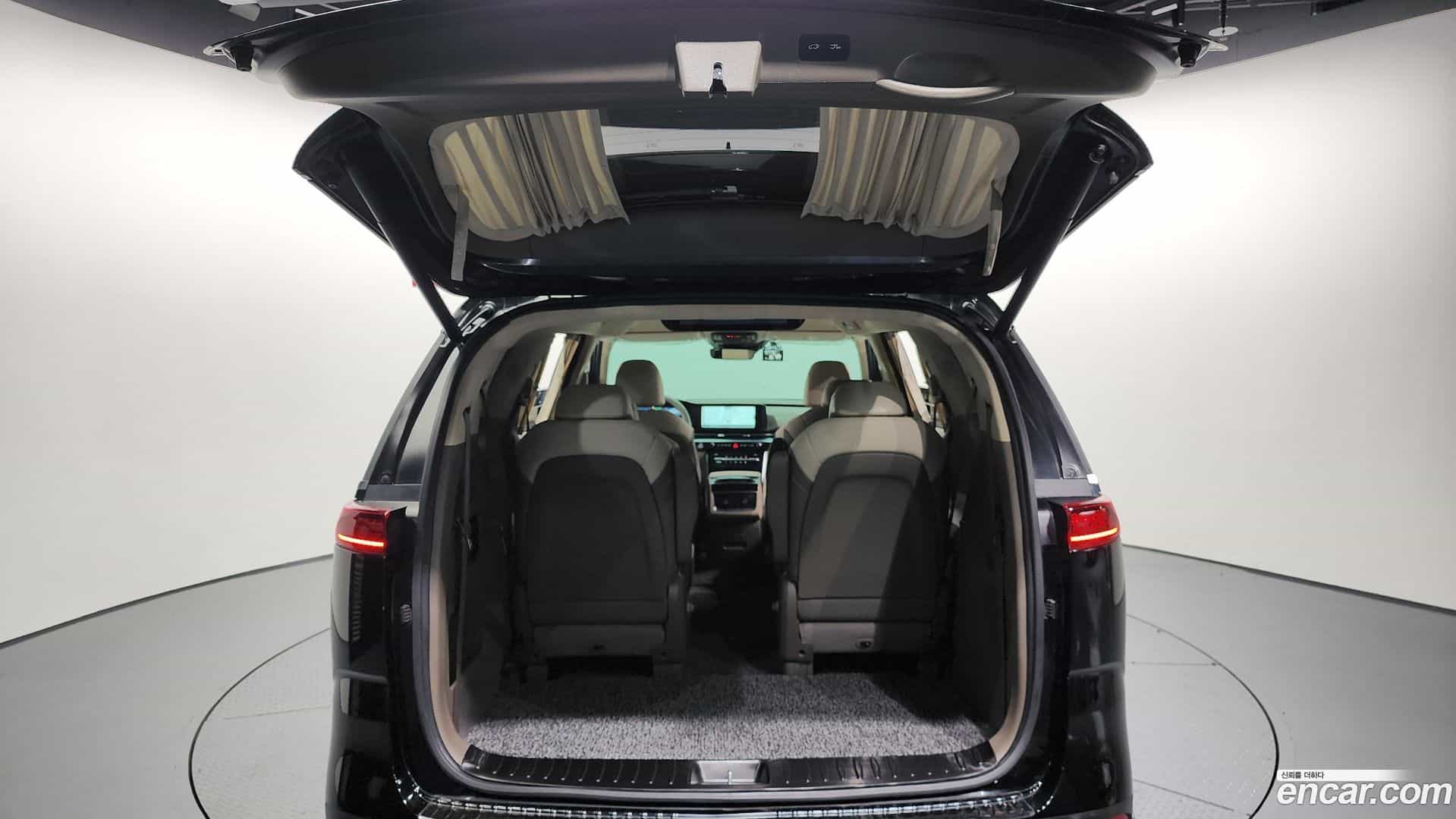 Canival Kia 2023.8-OPTION-024