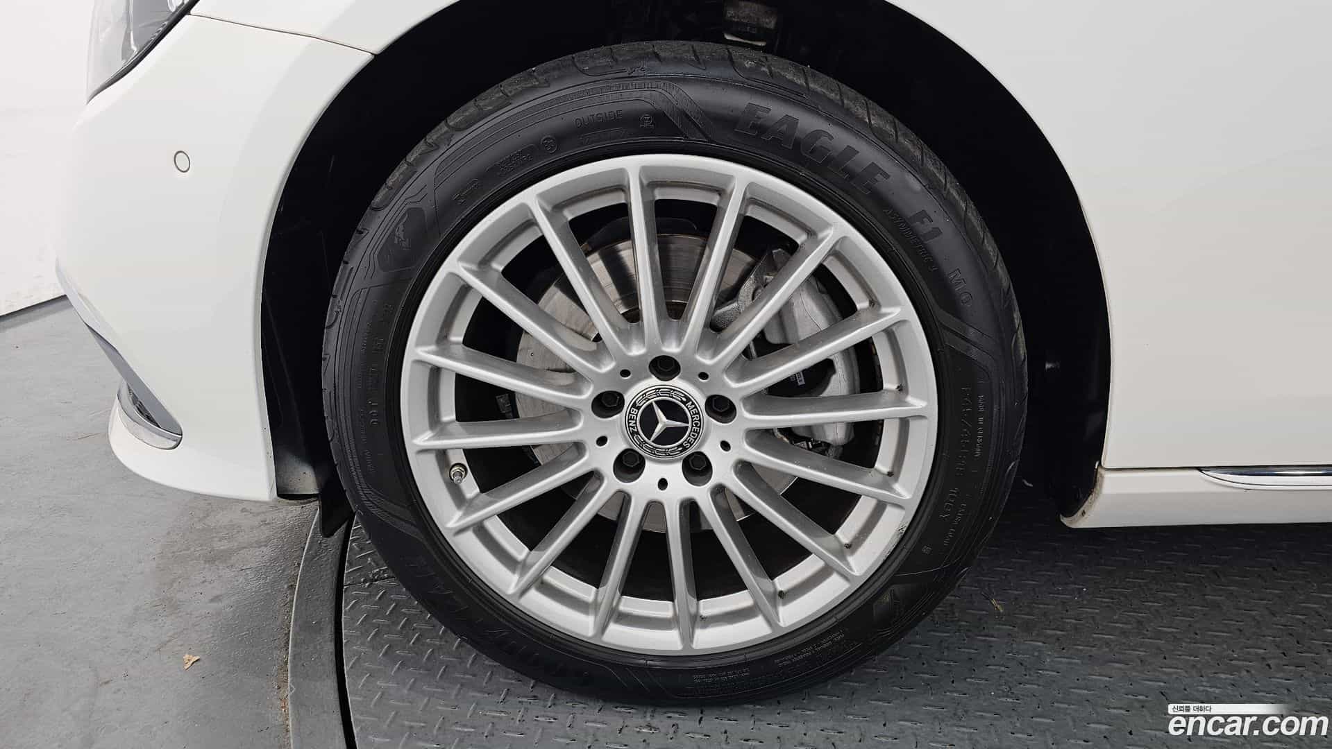 E-Class Mercedes-Benz 2023.9-OUTER-005