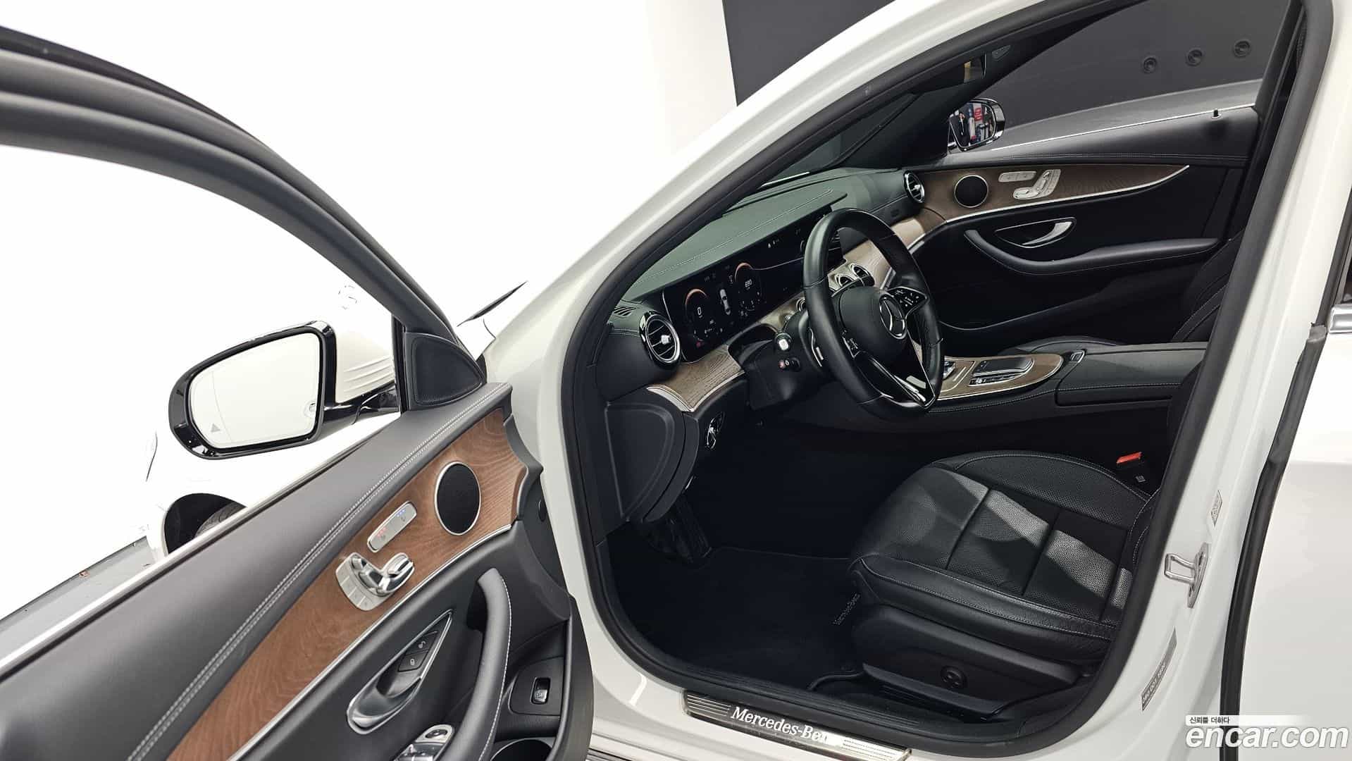 E-Class Mercedes-Benz 2023.9-INNER-010
