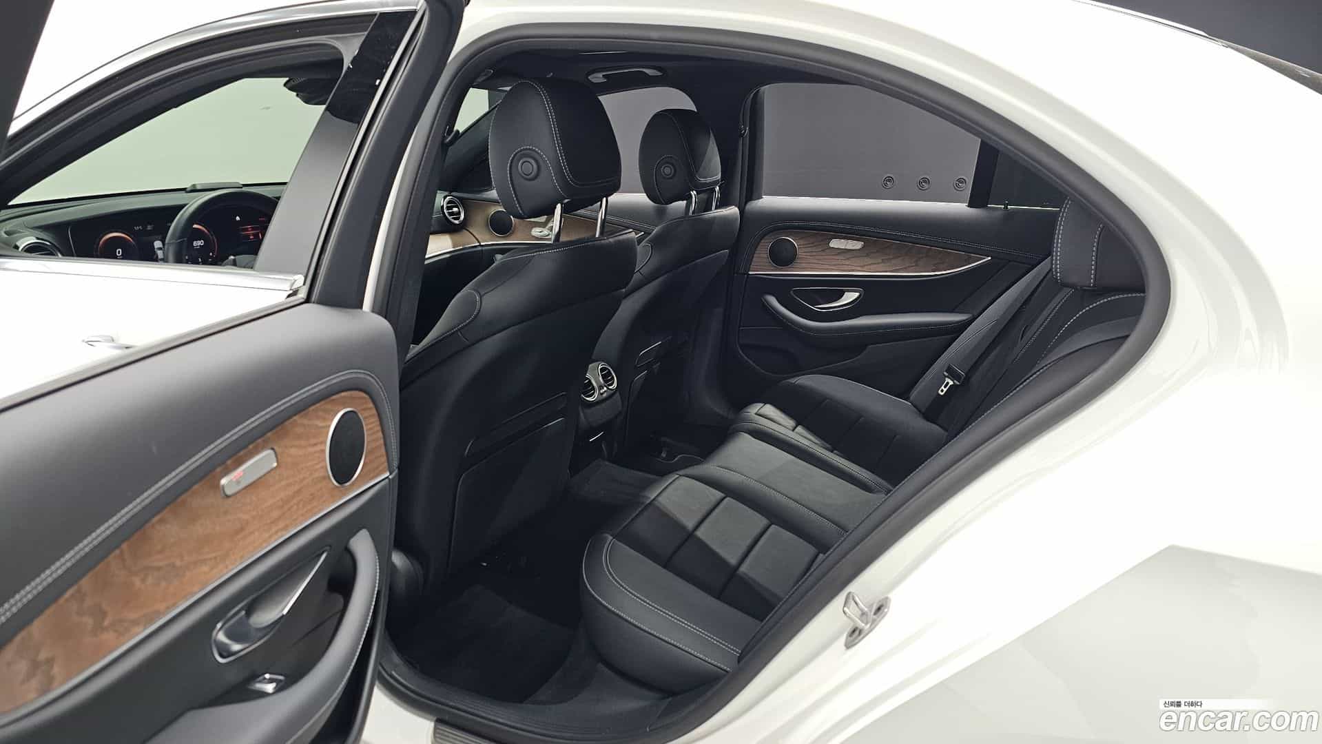 E-Class Mercedes-Benz 2023.9-OPTION-015
