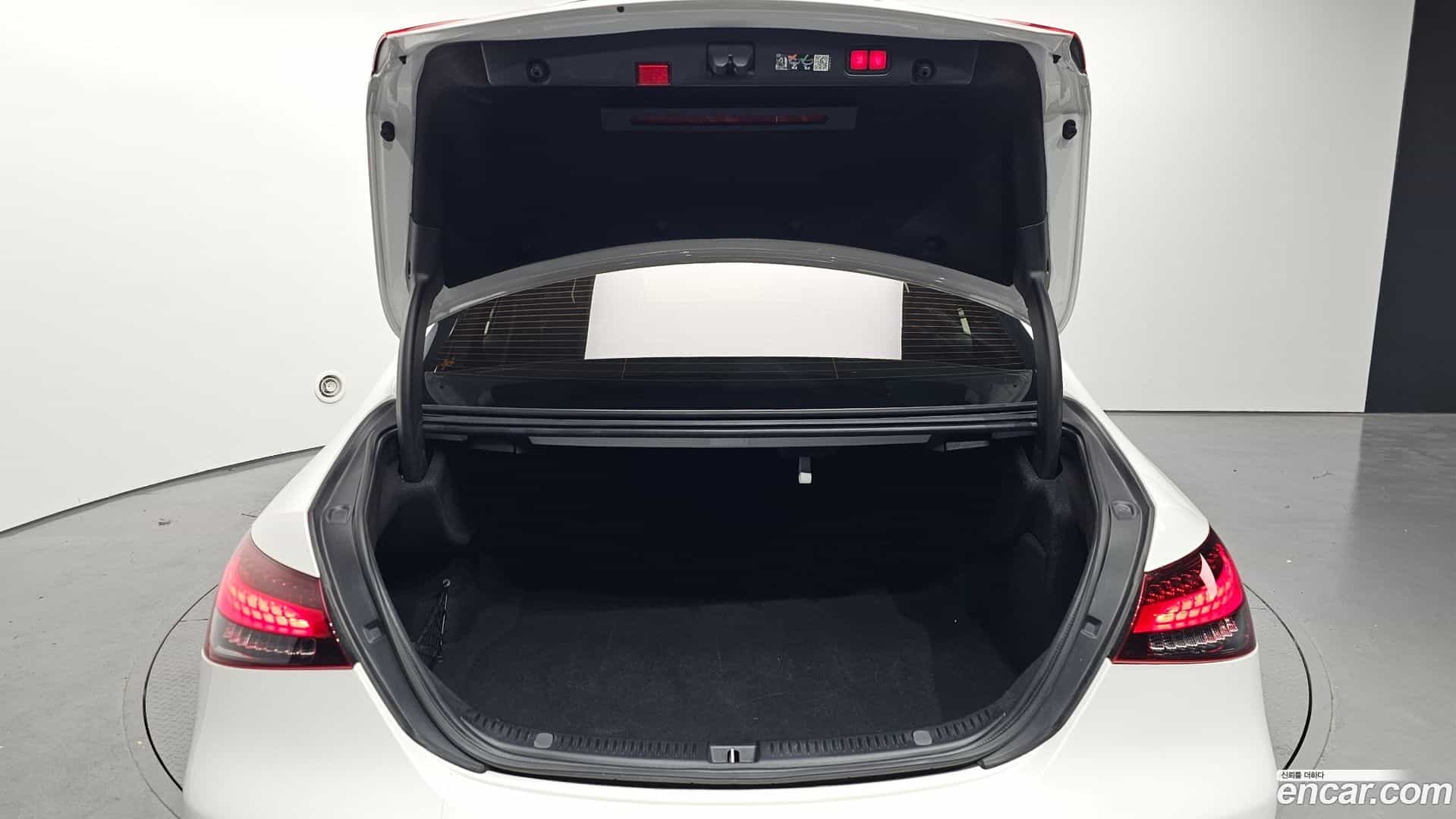 E-Class Mercedes-Benz 2023.9-OPTION-024