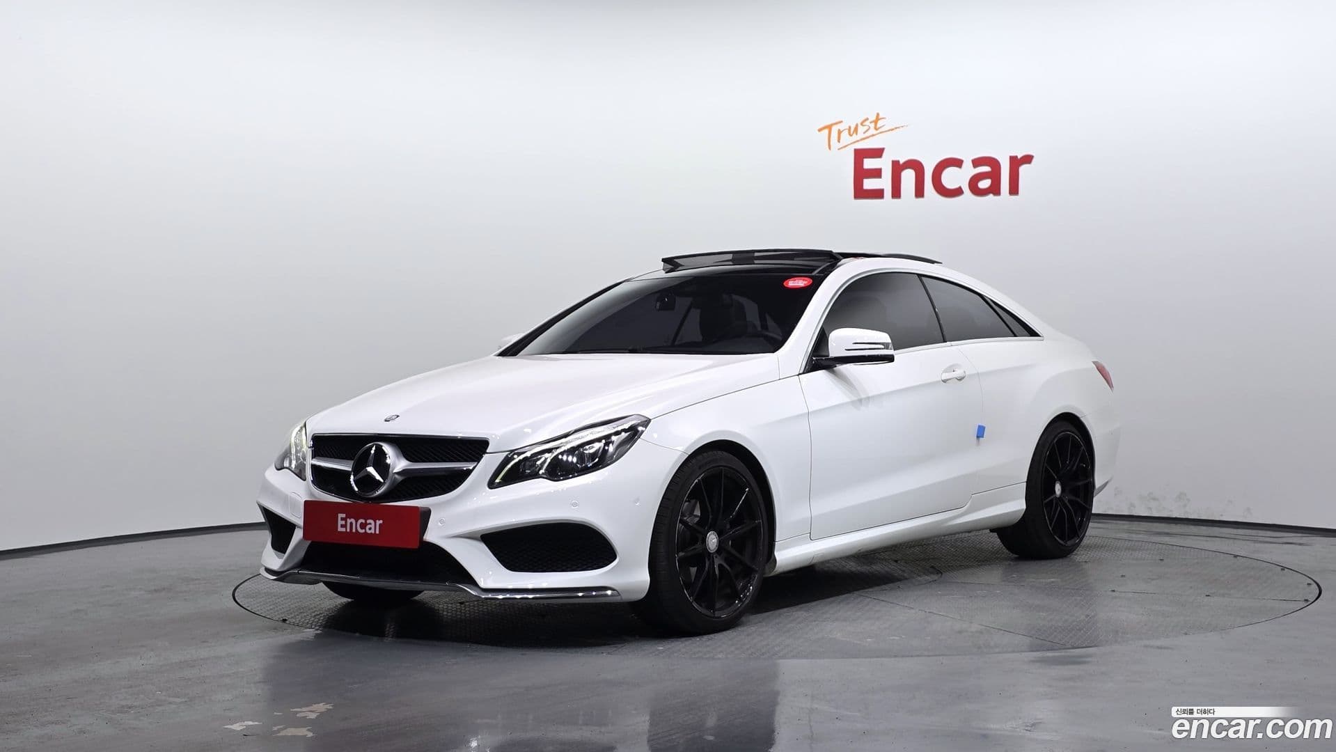 Main__Slider__Photo:E-Class Mercedes-Benz 2013.10-0