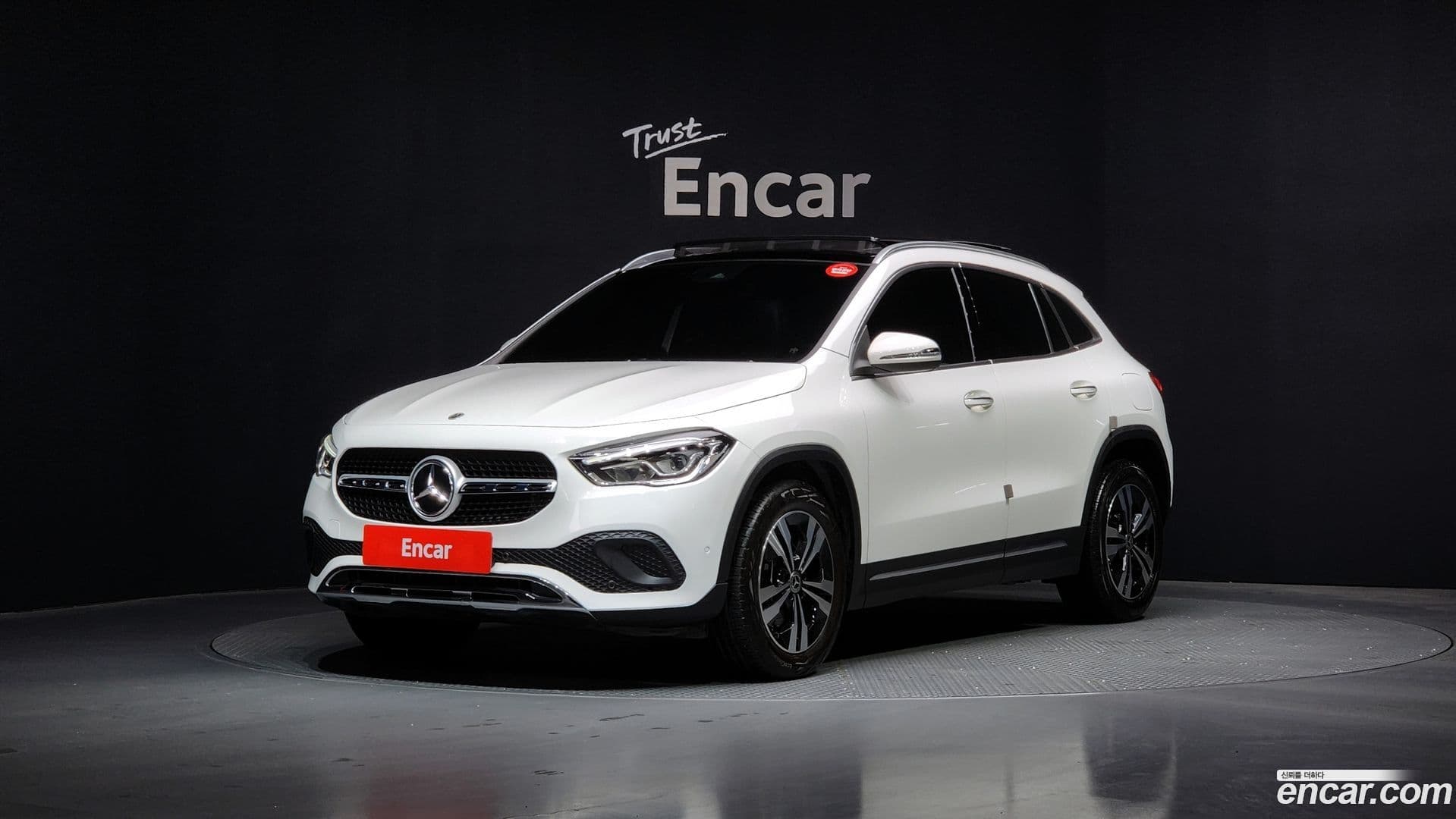 Main__Slider__Photo:GLA-Class Mercedes-Benz 2021.2-0