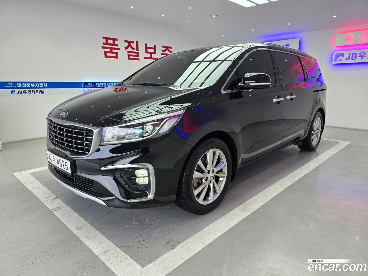 Main__Slider__Photo:Canival Kia 2019.1-0