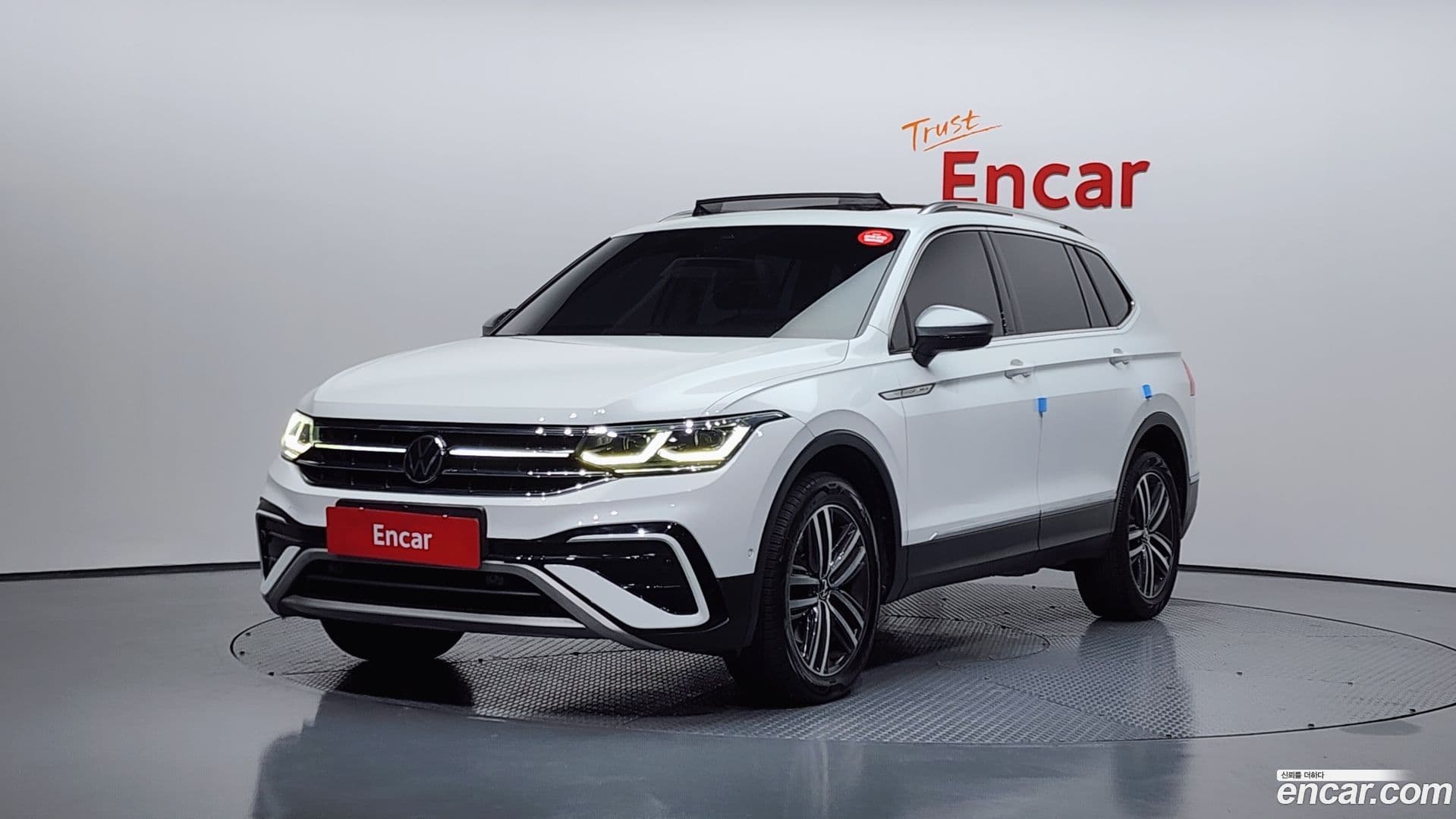 Main__Slider__Photo:Tiguan Volkswagen 2022.10-0