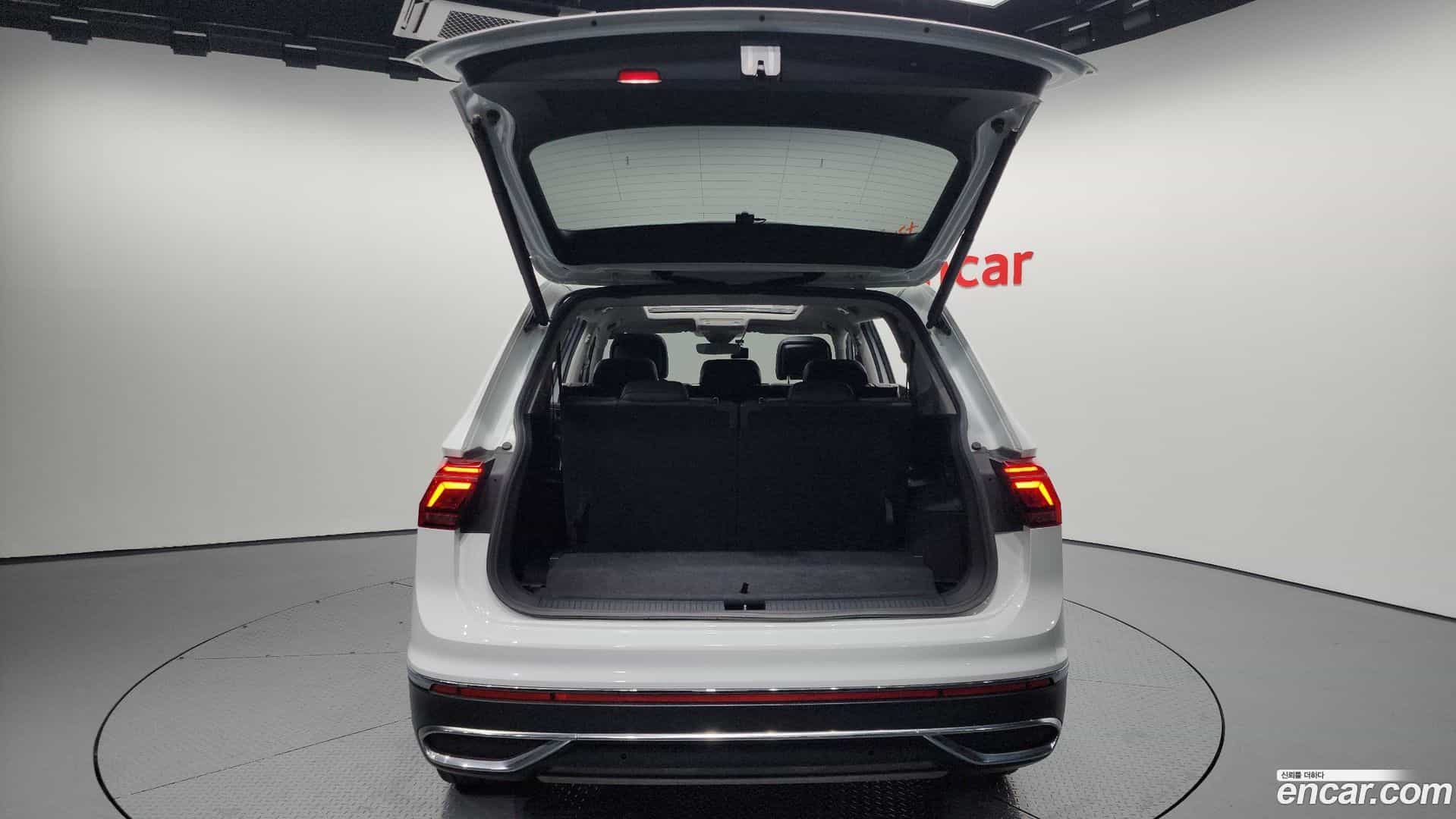 Tiguan Volkswagen 2022.10-OPTION-024