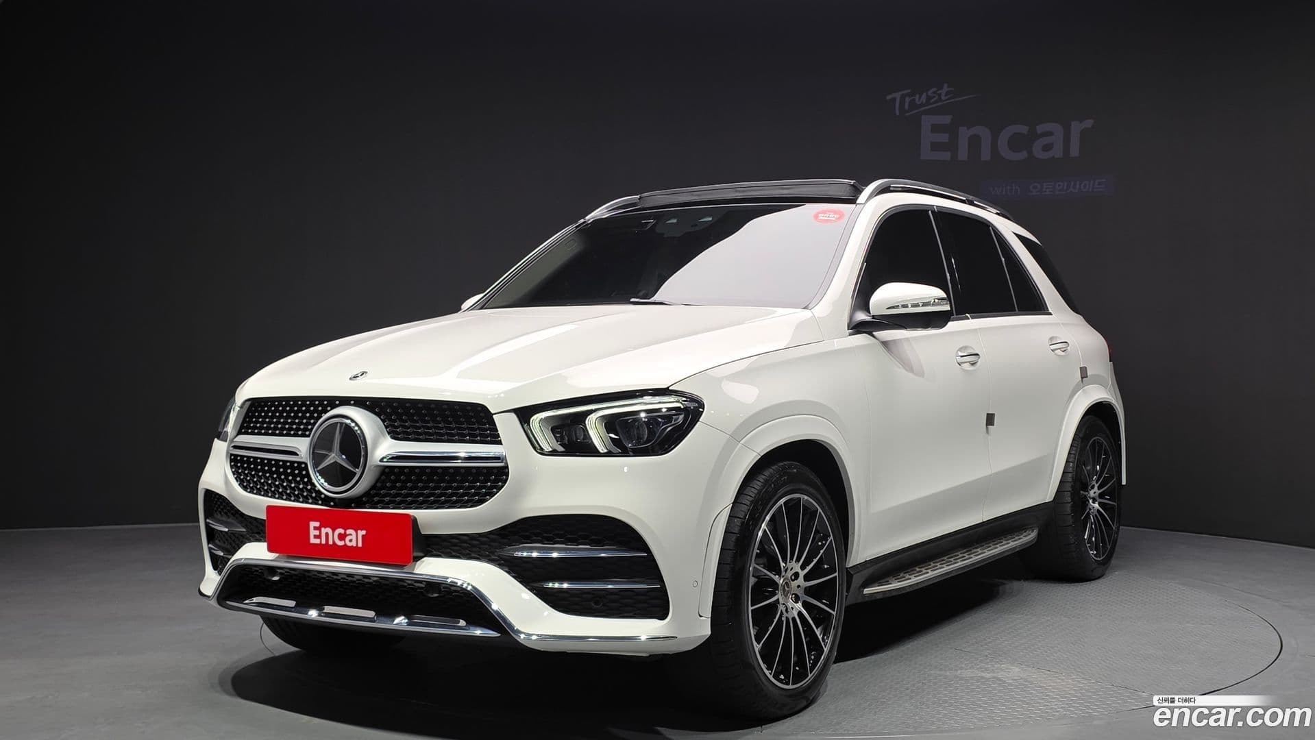 Main__Slider__Photo:GLE-Class Mercedes-Benz 2023.4-0