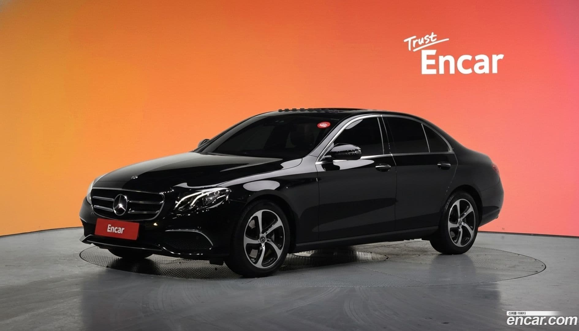 Main__Slider__Photo:E-Class Mercedes-Benz 2020.5-0