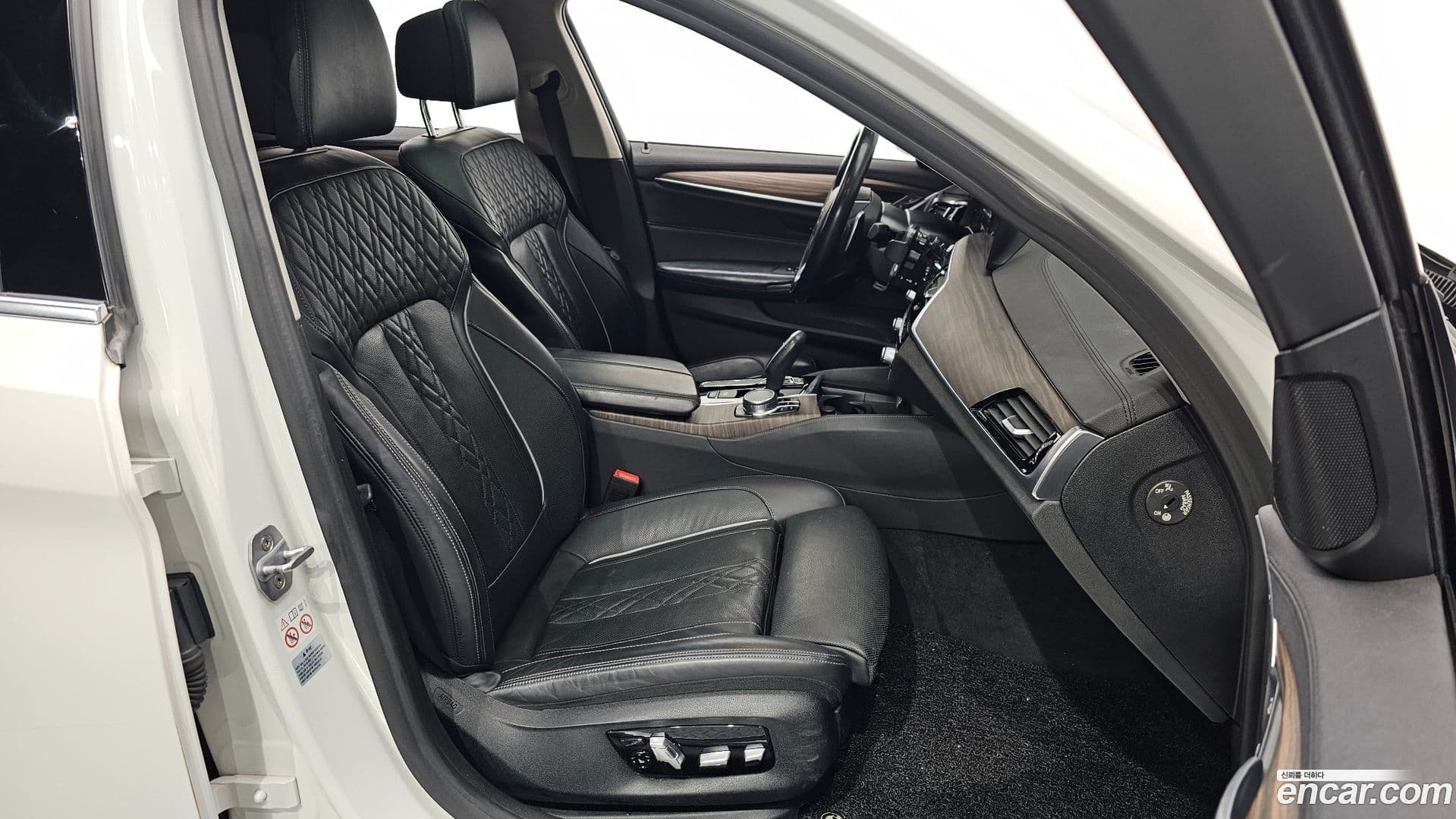 Main__Slider__Photo:5-Series BMW 2019.6-11