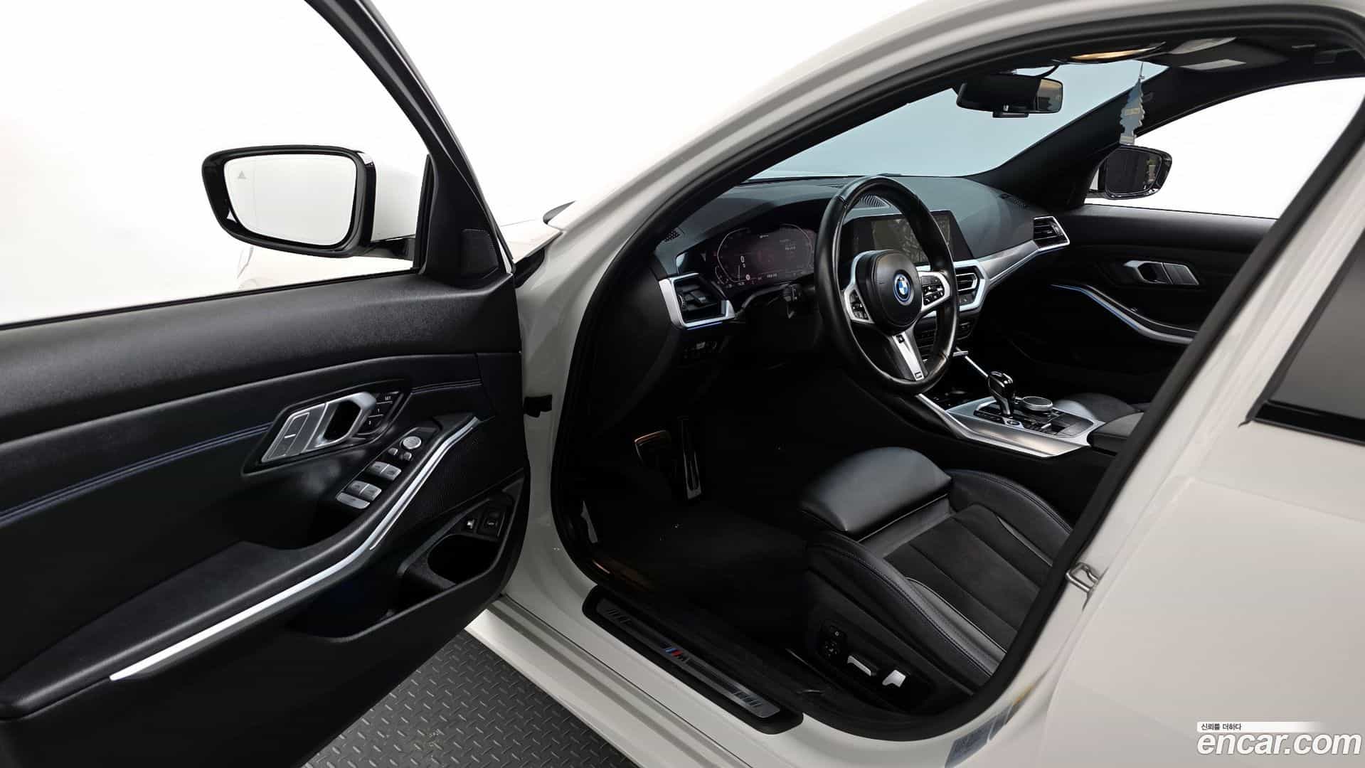 3-Series BMW 2022.2-INNER-010