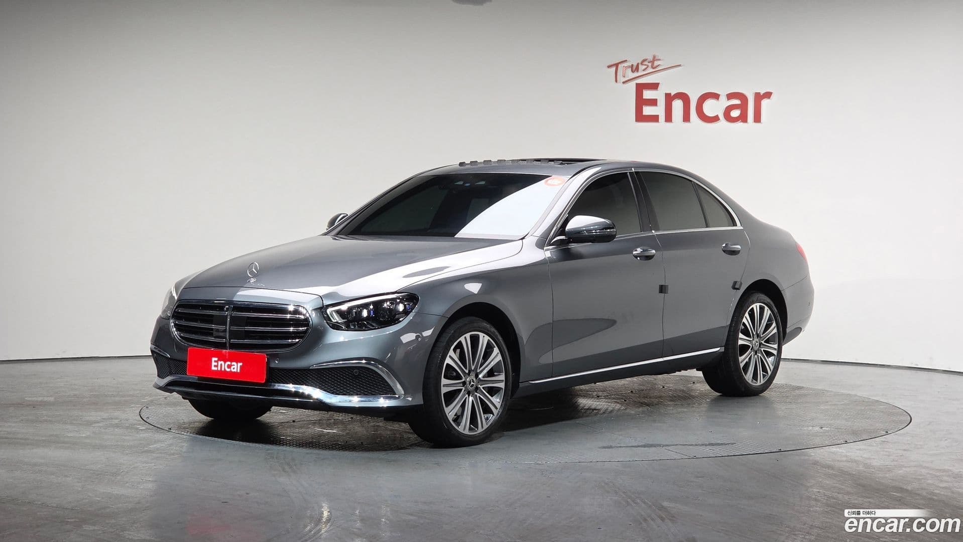 Main__Slider__Photo:E-Class Mercedes-Benz 2023.0-0