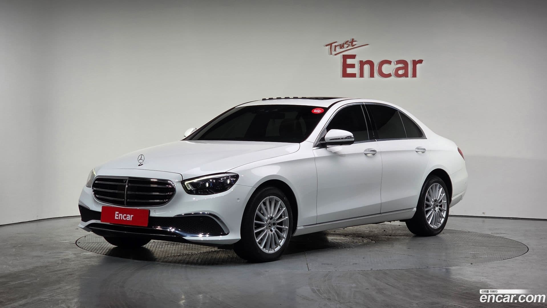 Main__Slider__Photo:E-Class Mercedes-Benz 2021.0-0