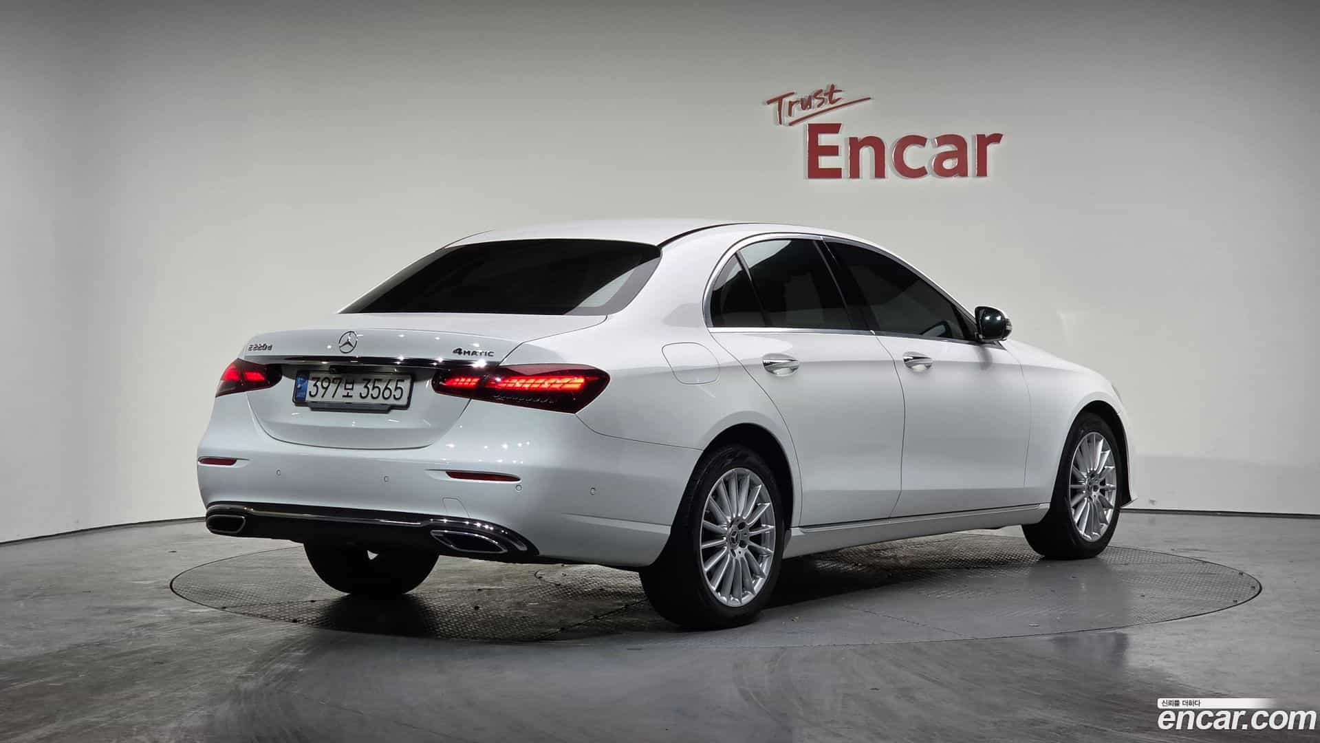 E-Class Mercedes-Benz 2021.0-OUTER-002