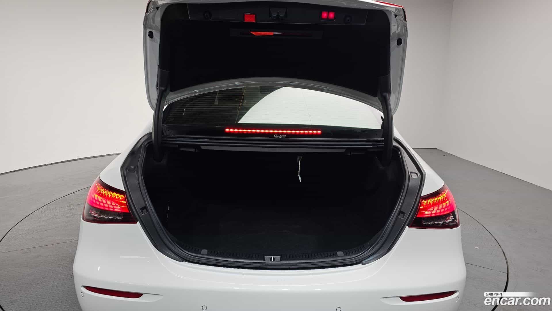 E-Class Mercedes-Benz 2021.0-OPTION-024