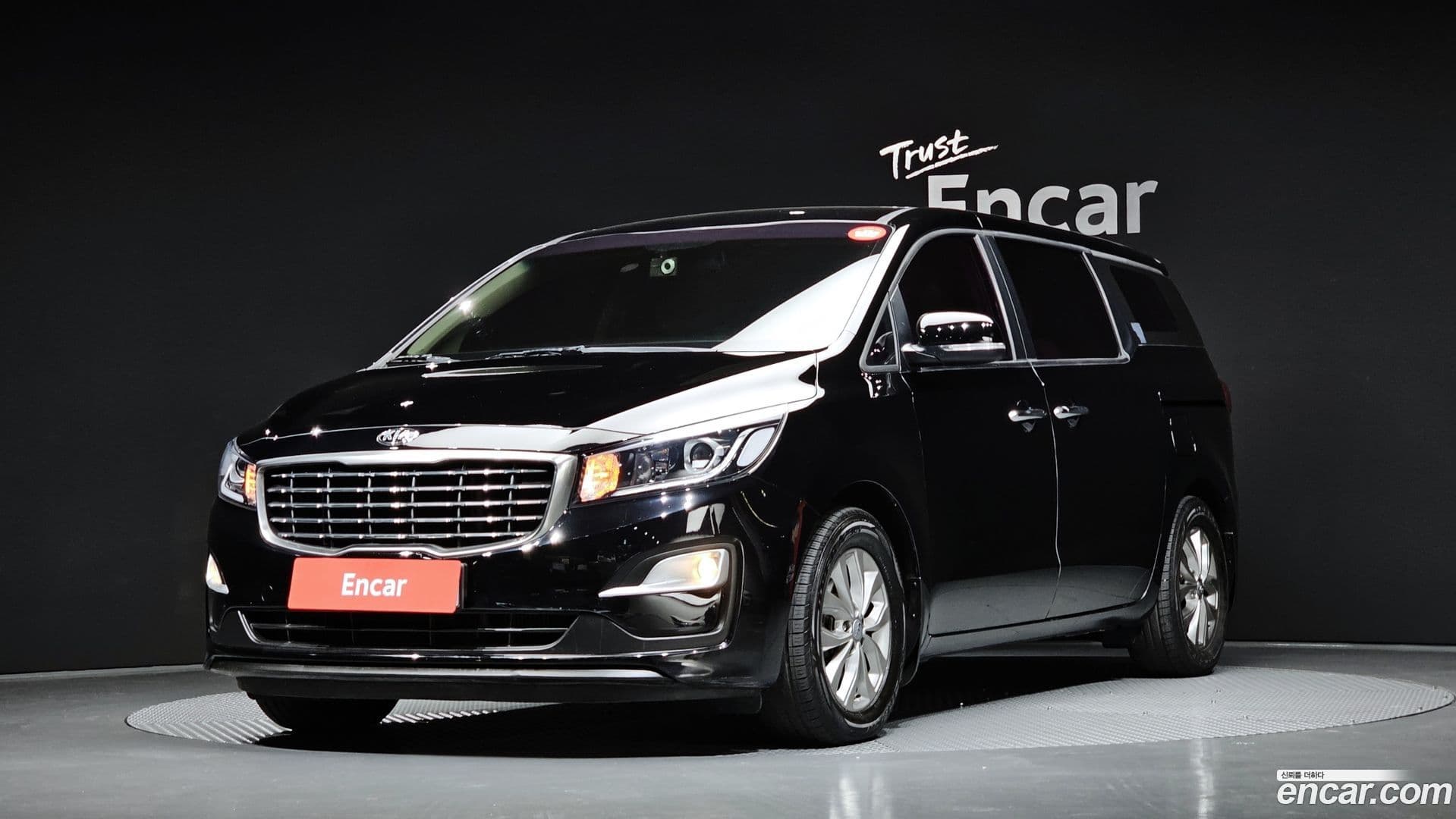 Main__Slider__Photo:Canival Kia 2019.4-0