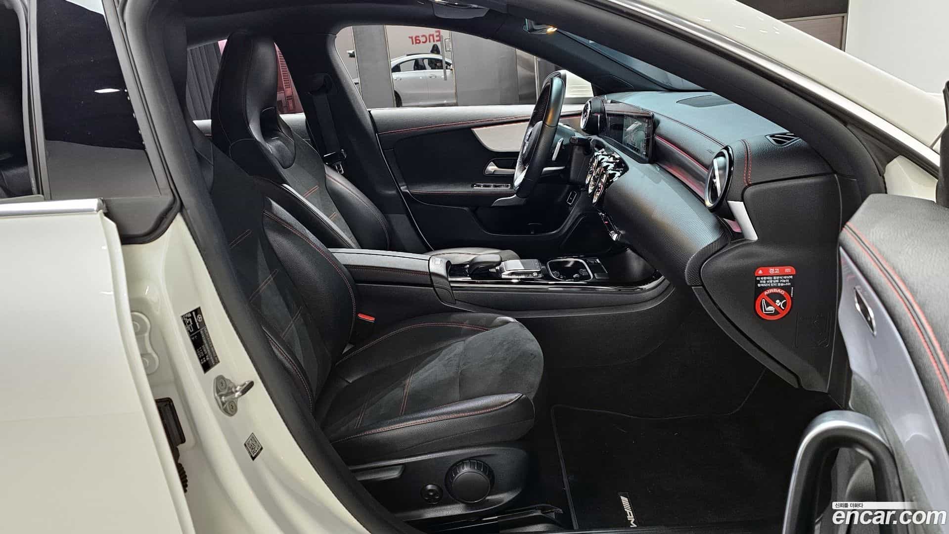 CLA-Class Mercedes-Benz 2022.2-INNER-010