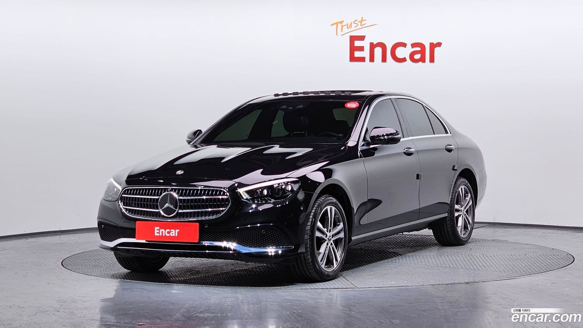 Main__Slider__Photo:E-Class Mercedes-Benz 2021.11-0