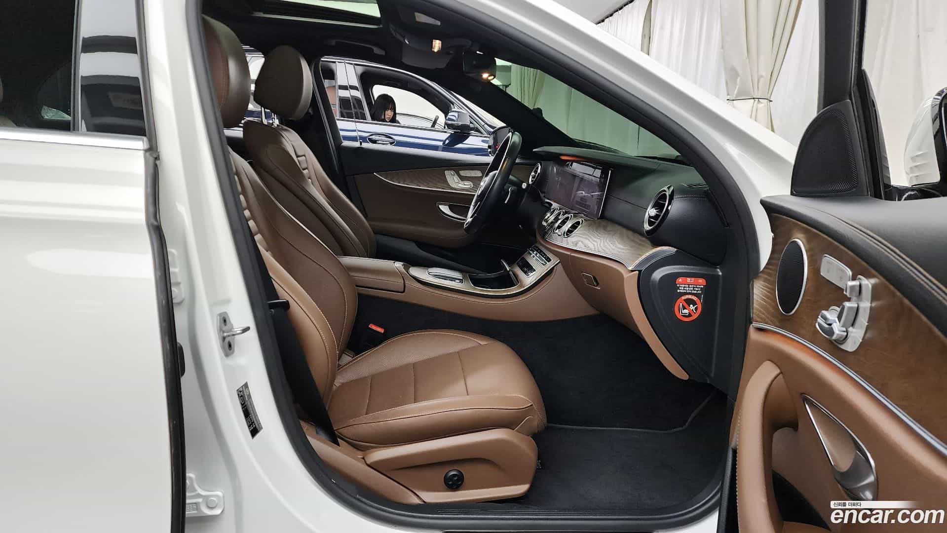 E-Class Mercedes-Benz 2020.11-OPTION-015