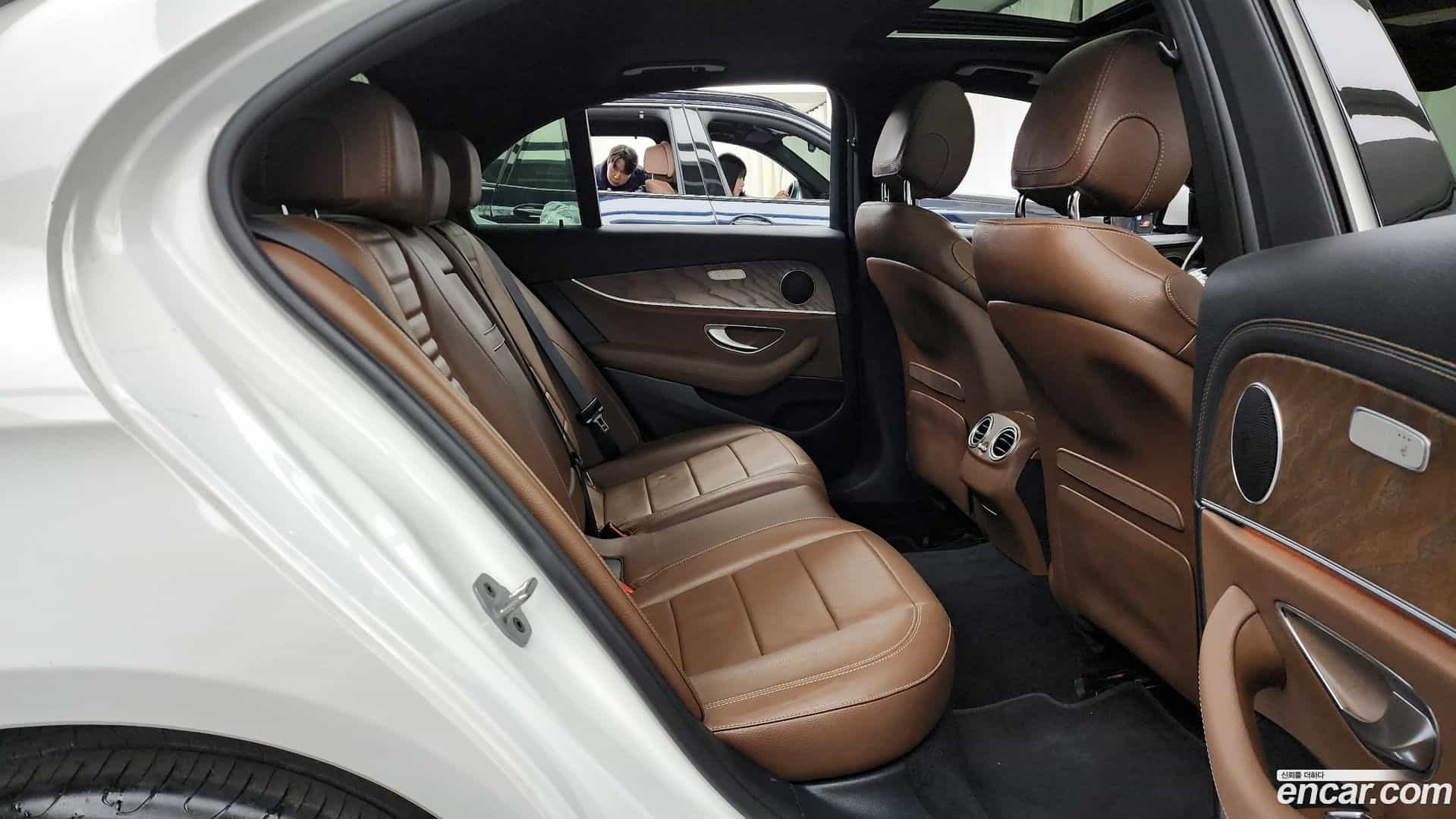 E-Class Mercedes-Benz 2020.11-OPTION-016
