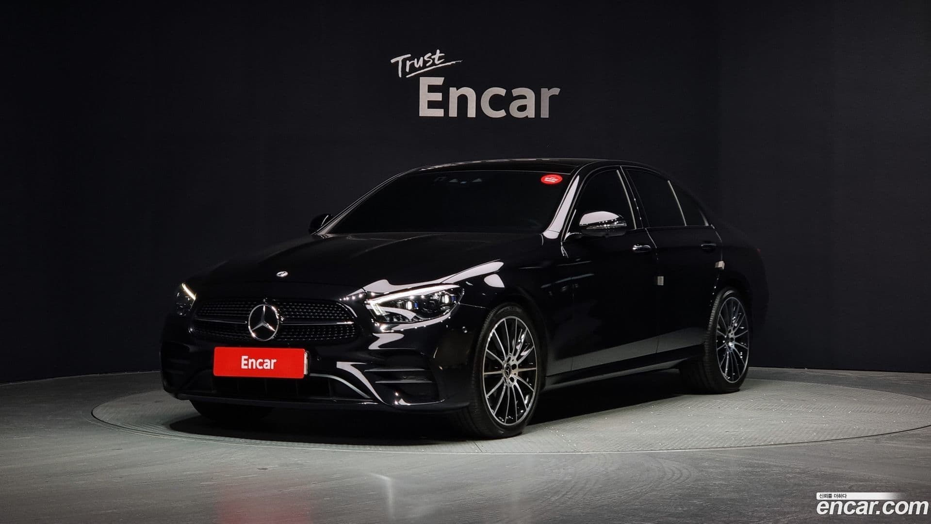 Main__Slider__Photo:E-Class Mercedes-Benz 2023.10-0