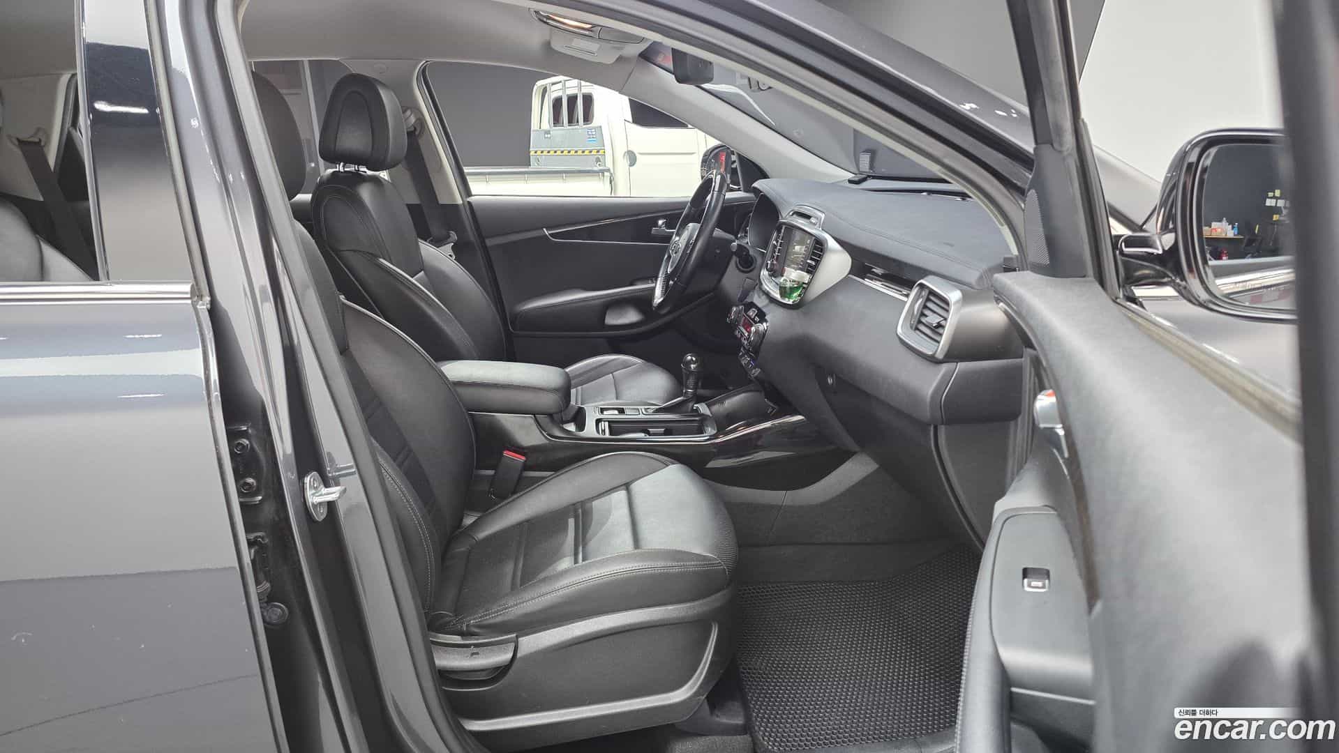 Sorento Kia 2016.5-INNER-010