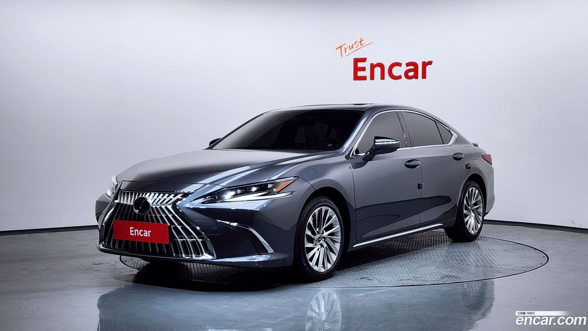 Main__Slider__Photo:ES Lexus 2025.0-0