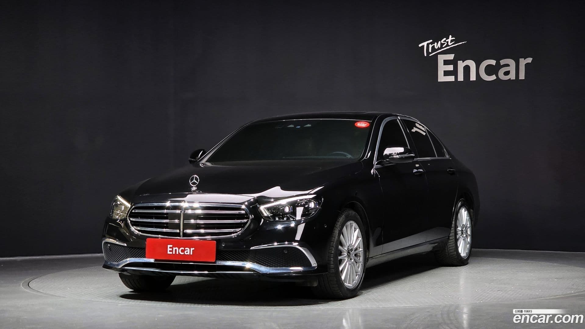 Main__Slider__Photo:E-Class Mercedes-Benz 2020.11-0