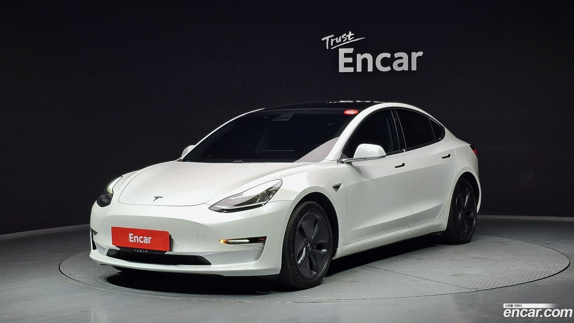 Main__Slider__Photo:Model 3 Tesla 2019.10-0