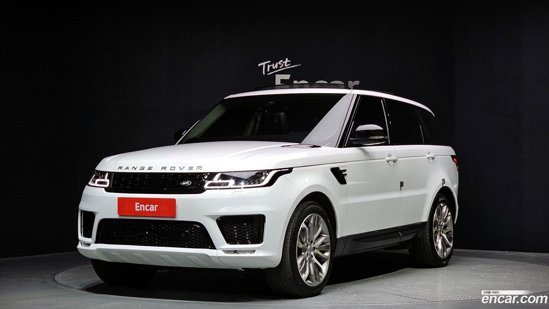Main__Slider__Photo:Range Rover Sport Land Rover 2016.3-0