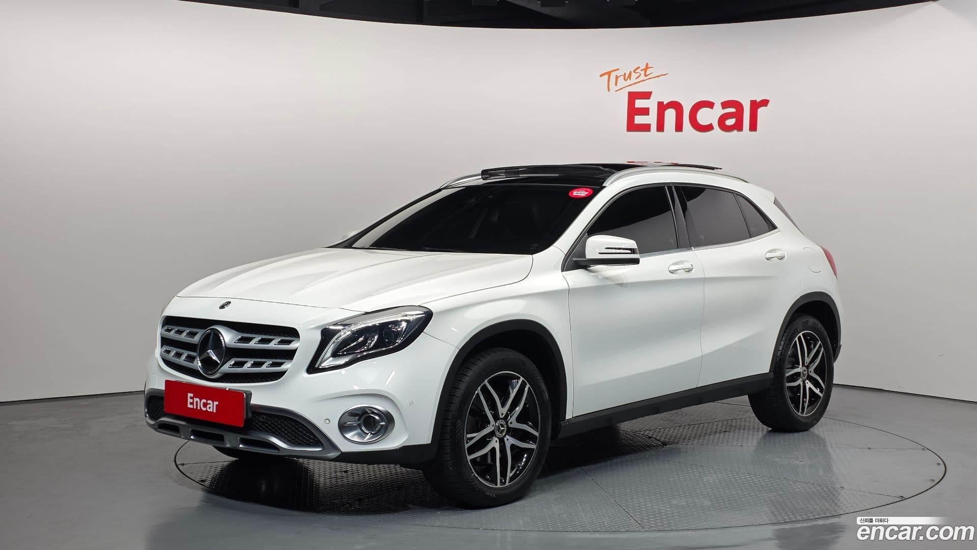Main__Slider__Photo:GLA-Class Mercedes-Benz 2018.3-0