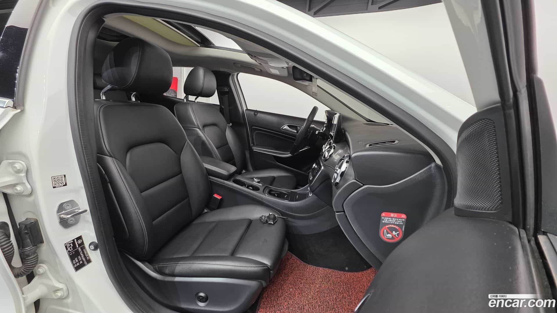 GLA-Class Mercedes-Benz 2018.3-INNER-010
