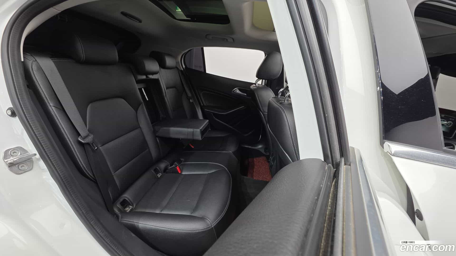 GLA-Class Mercedes-Benz 2018.3-OPTION-023