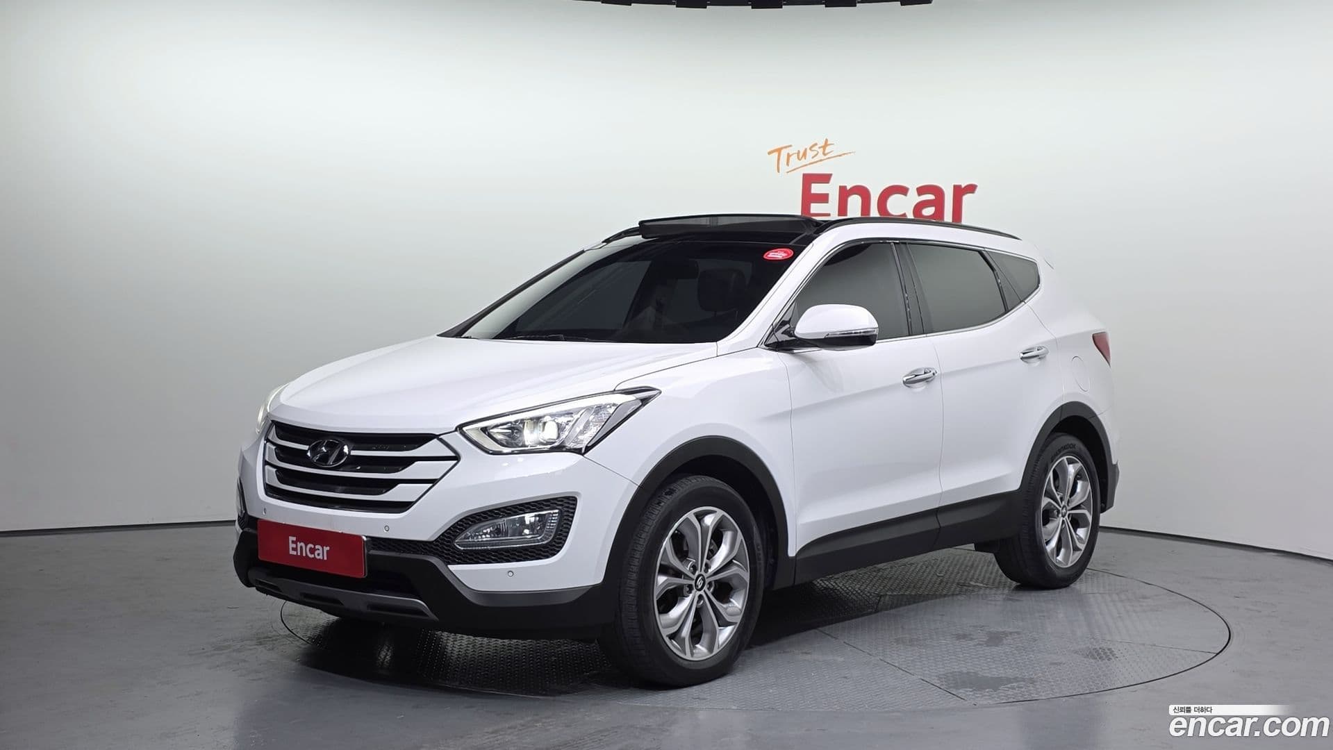 Main__Slider__Photo:Santafe Hyundai 2015.0-0