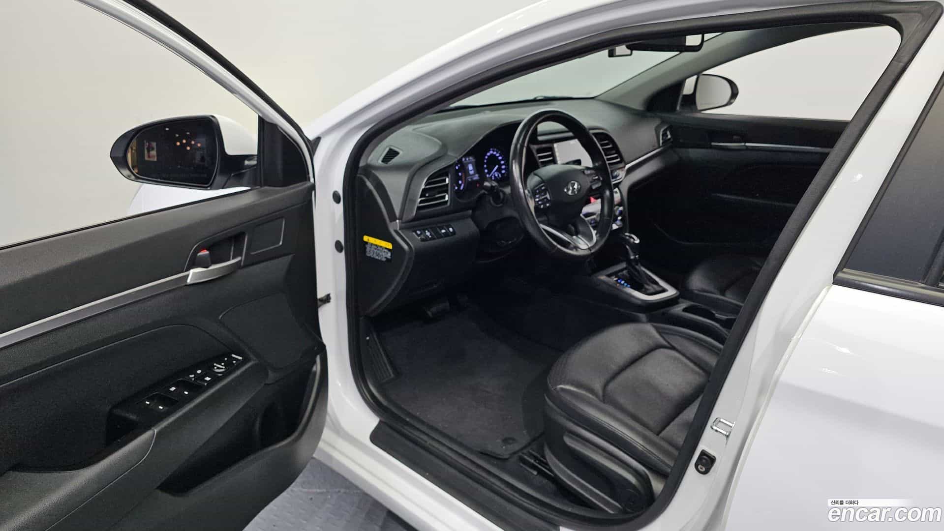 AVANTE Hyundai 2019.4-INNER-010