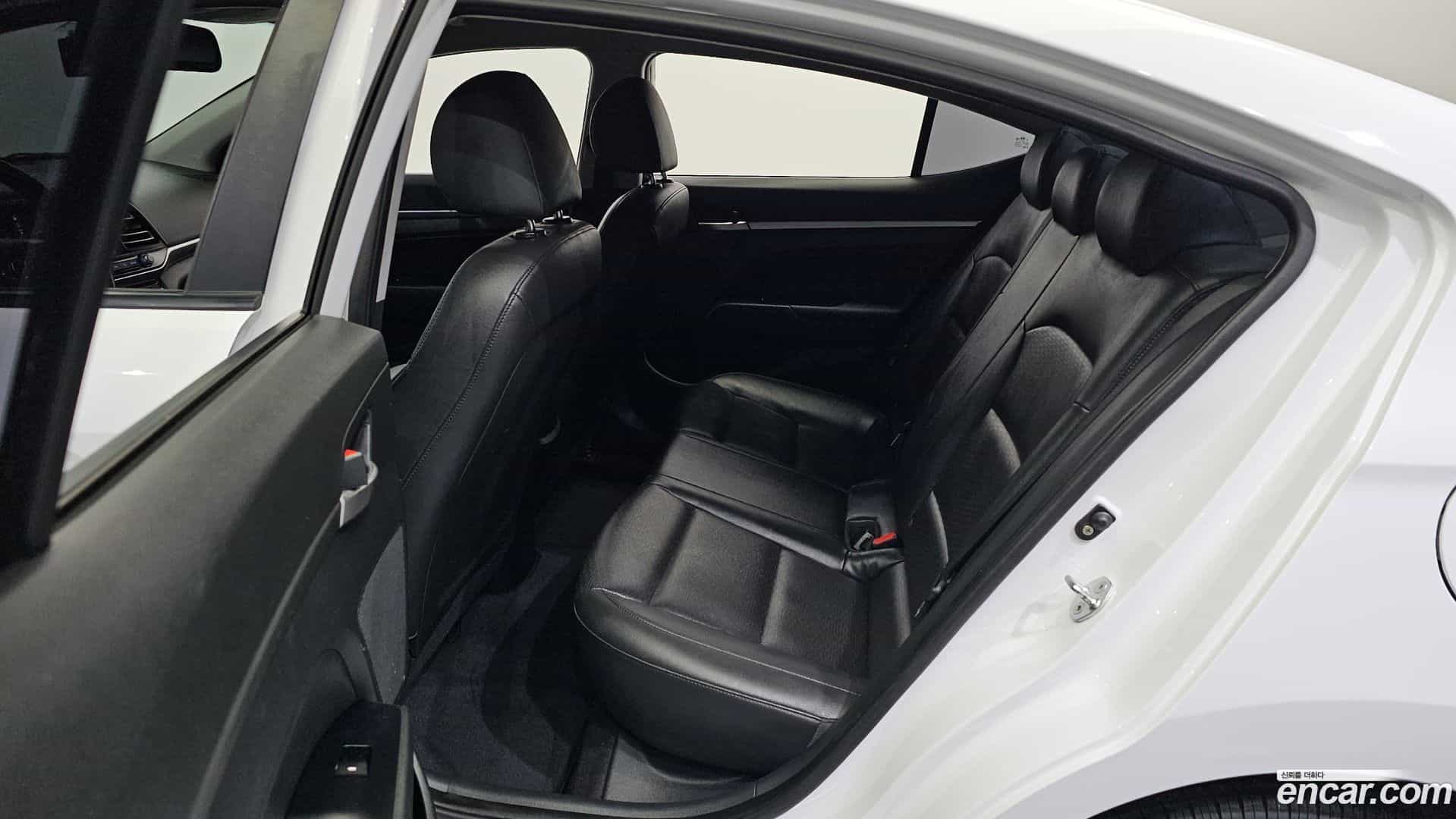 AVANTE Hyundai 2019.4-OPTION-015