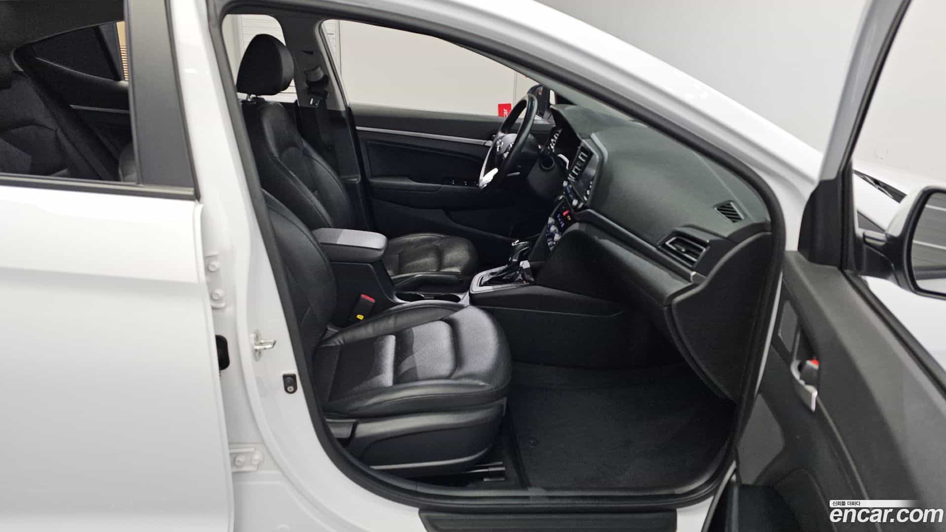 AVANTE Hyundai 2019.4-OPTION-017