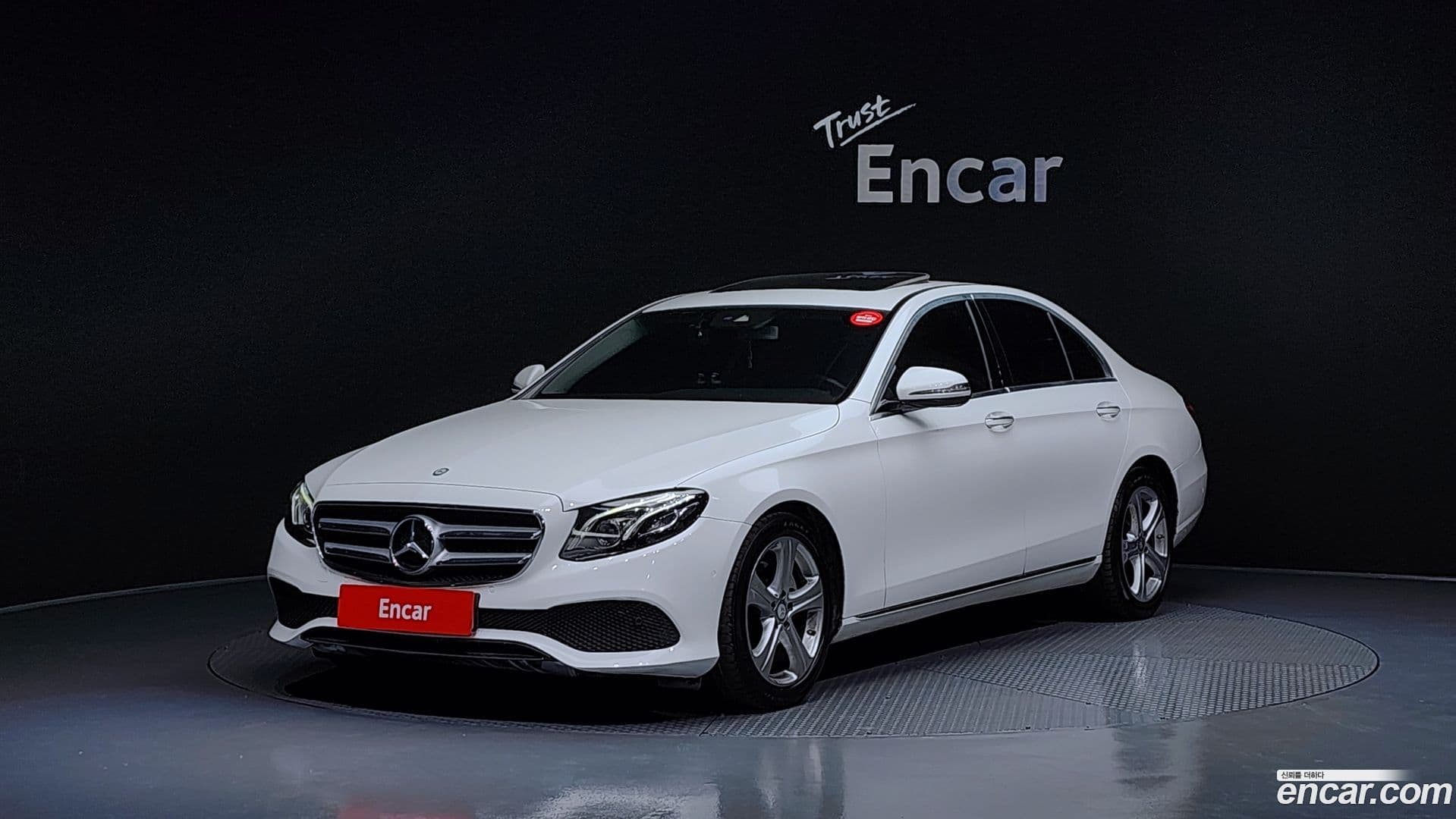 Main__Slider__Photo:E-Class Mercedes-Benz 2016.7-0