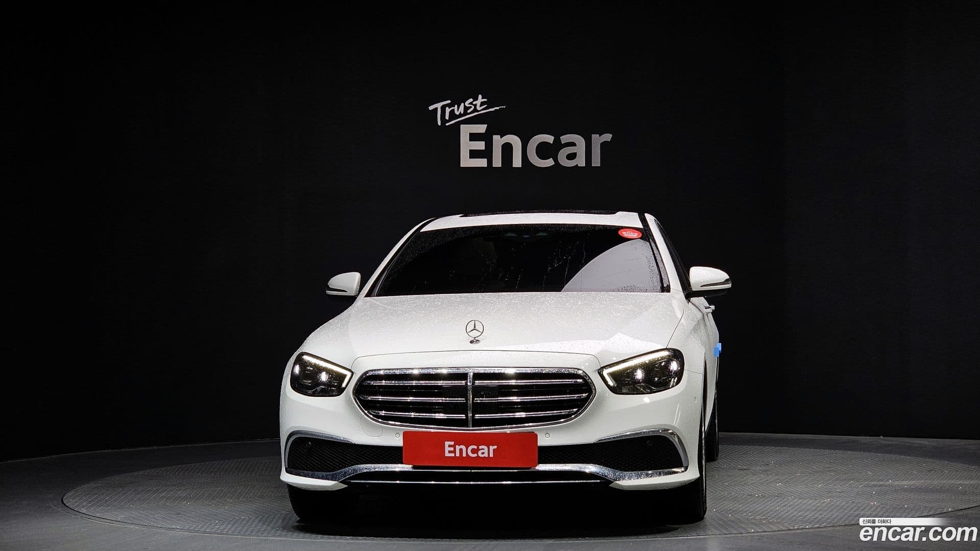 Main__Slider__Photo:E-Class Mercedes-Benz 2021.0-0