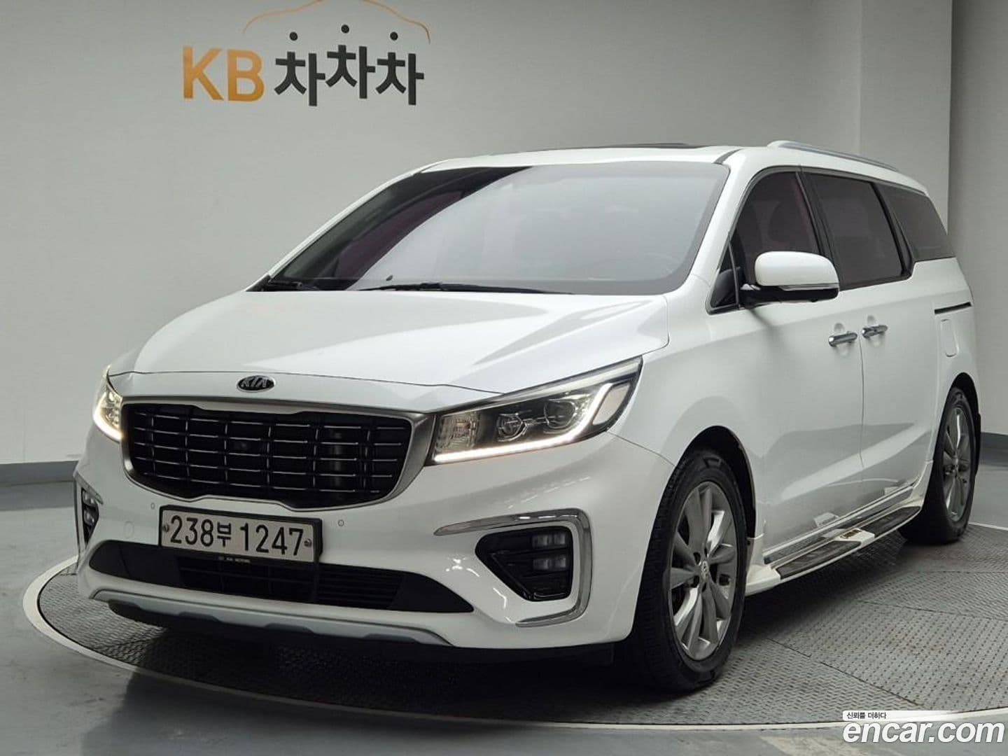 Main__Slider__Photo:Canival Kia 2018.4-0