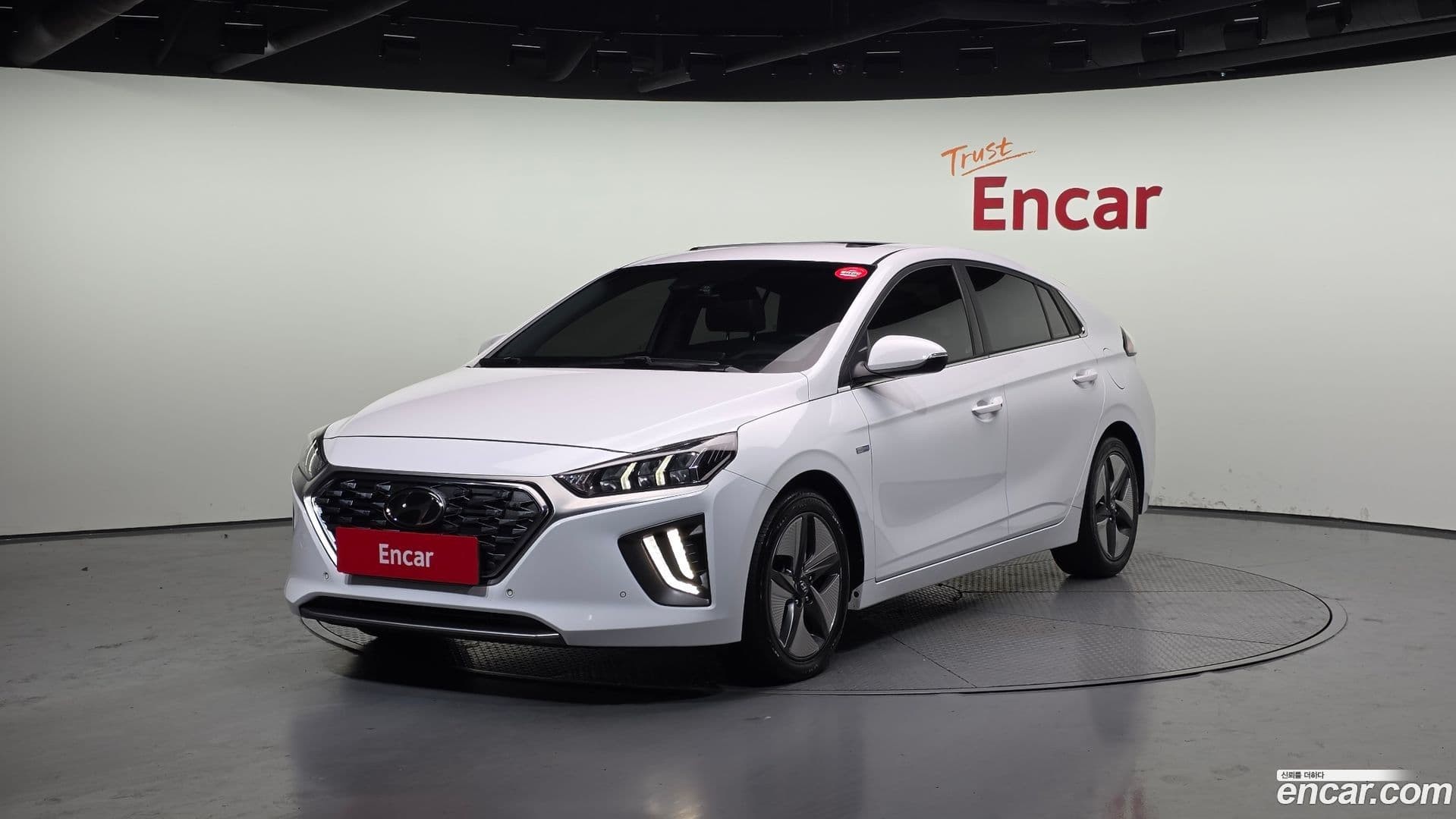 Main__Slider__Photo:Ioniq Hyundai 2019.1-0