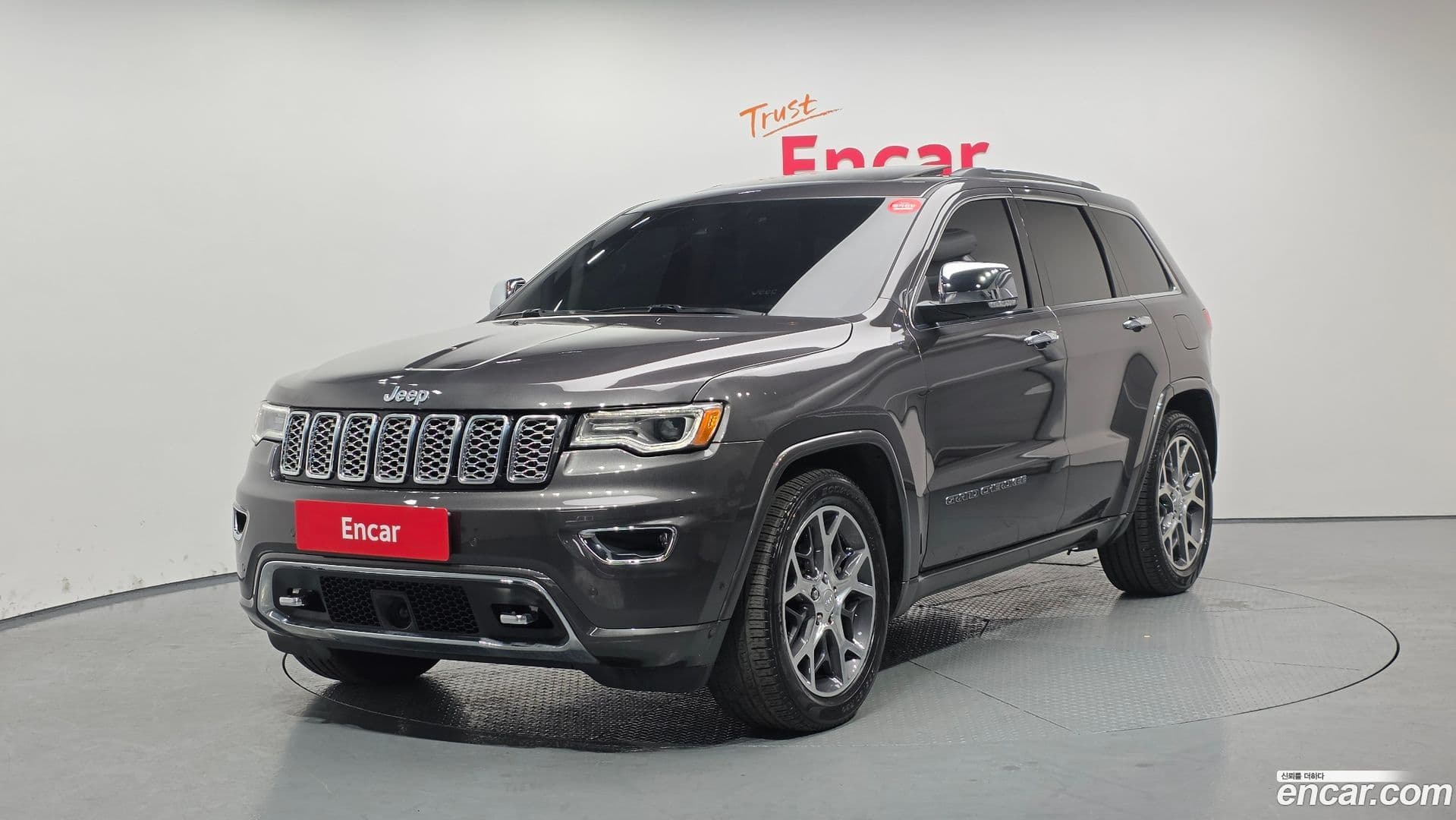 Main__Slider__Photo:Cherokee Jeep 2019.5-0