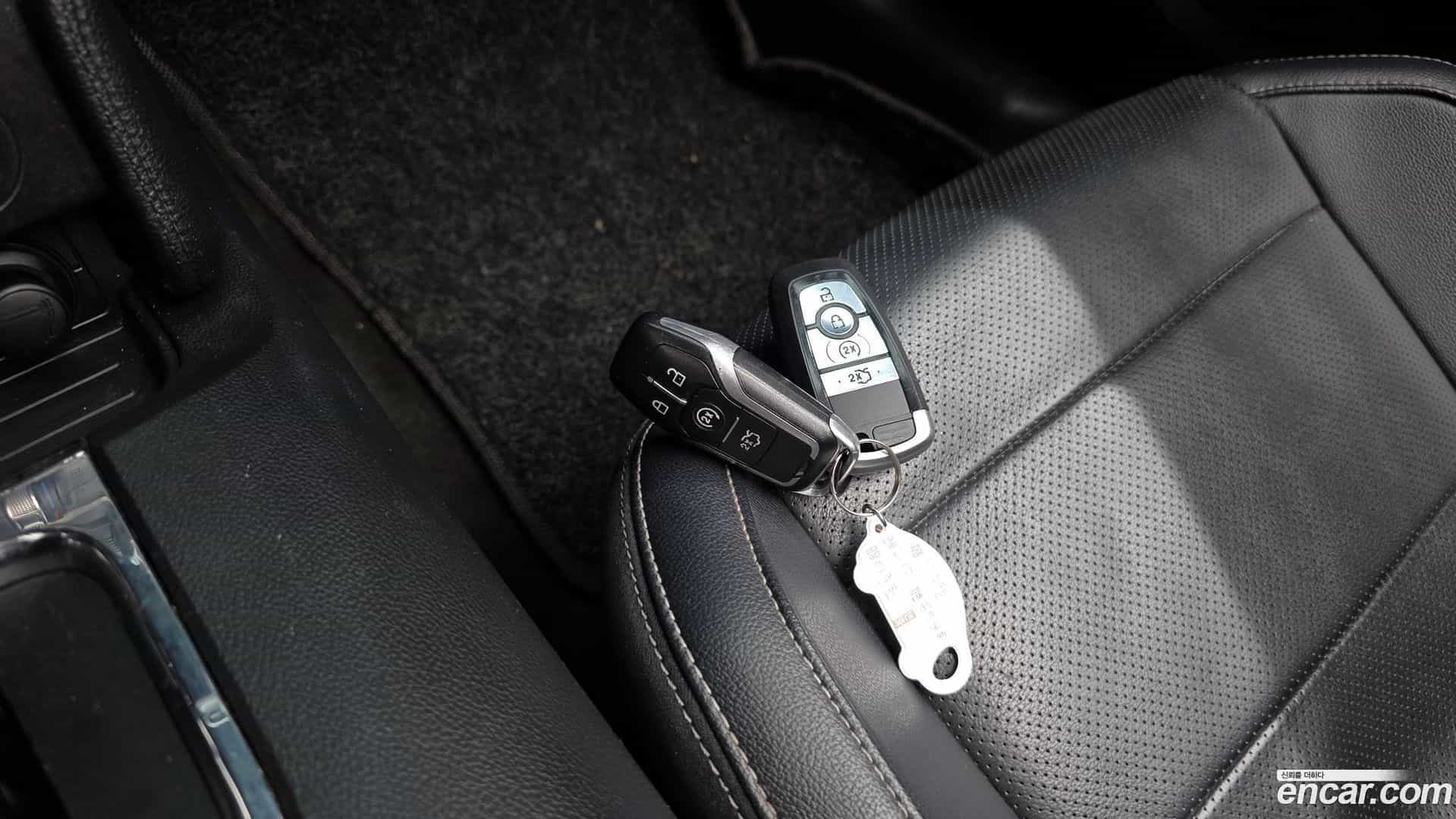 Mustang Ford 2015.4-OPTION-024