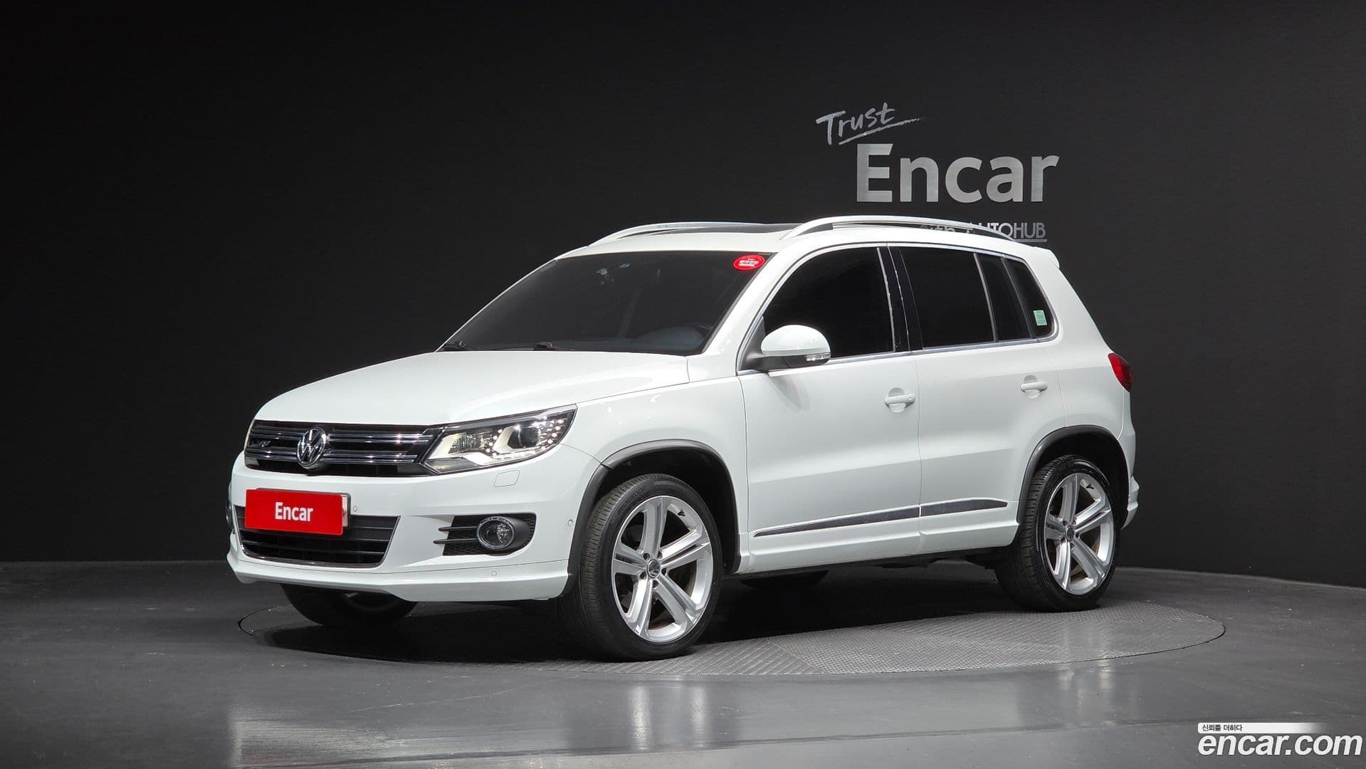 Main__Slider__Photo:Tiguan Volkswagen 2015.9-0