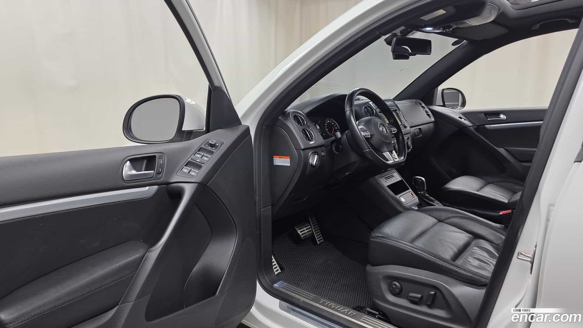 Tiguan Volkswagen 2015.9-INNER-010