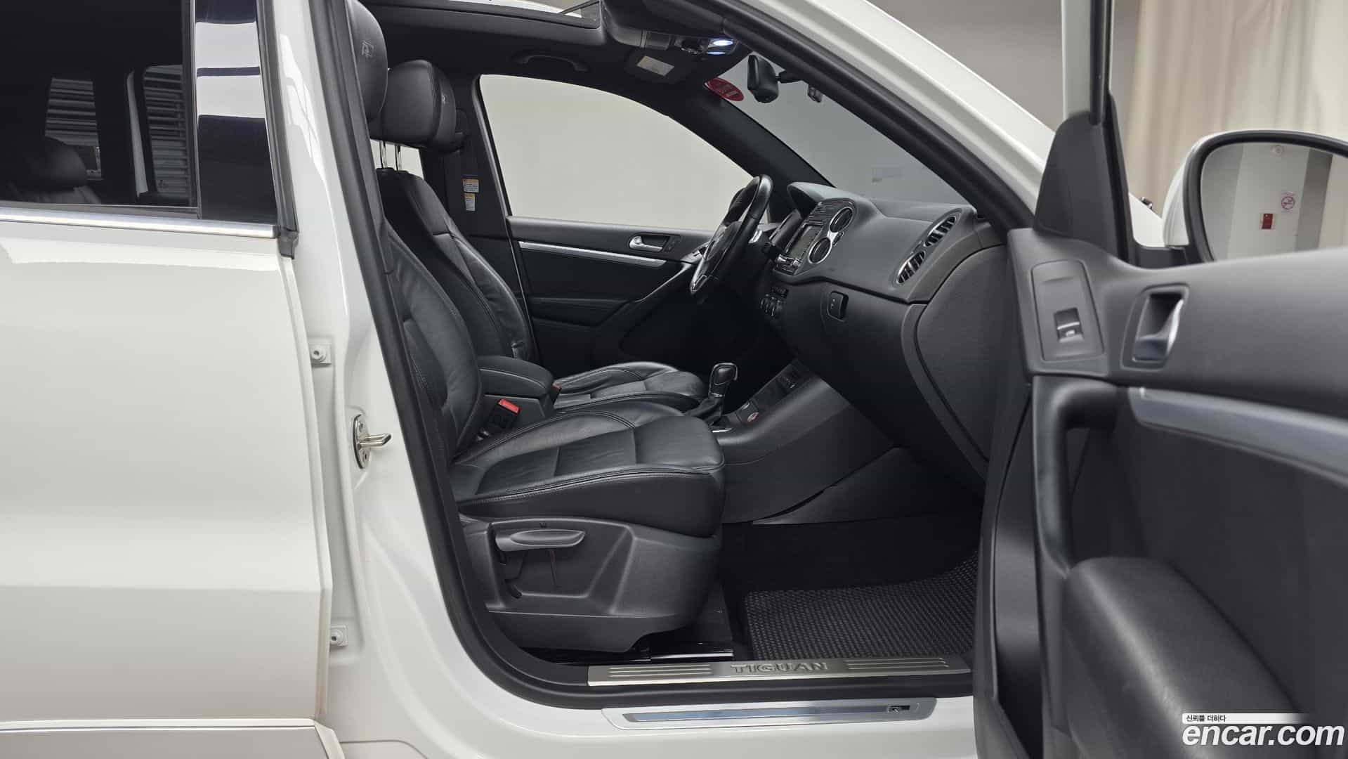 Tiguan Volkswagen 2015.9-OPTION-015