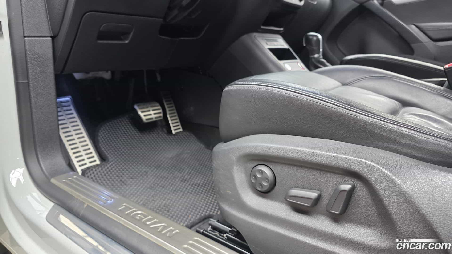 Tiguan Volkswagen 2015.9-OPTION-022