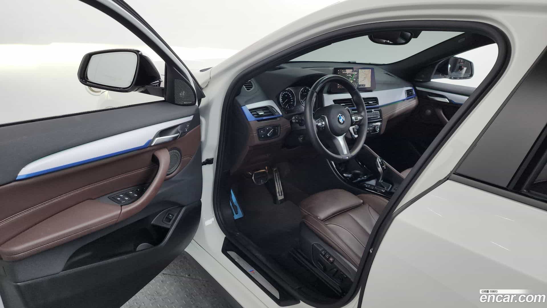 X2 (F39) BMW 2023.10-INNER-010